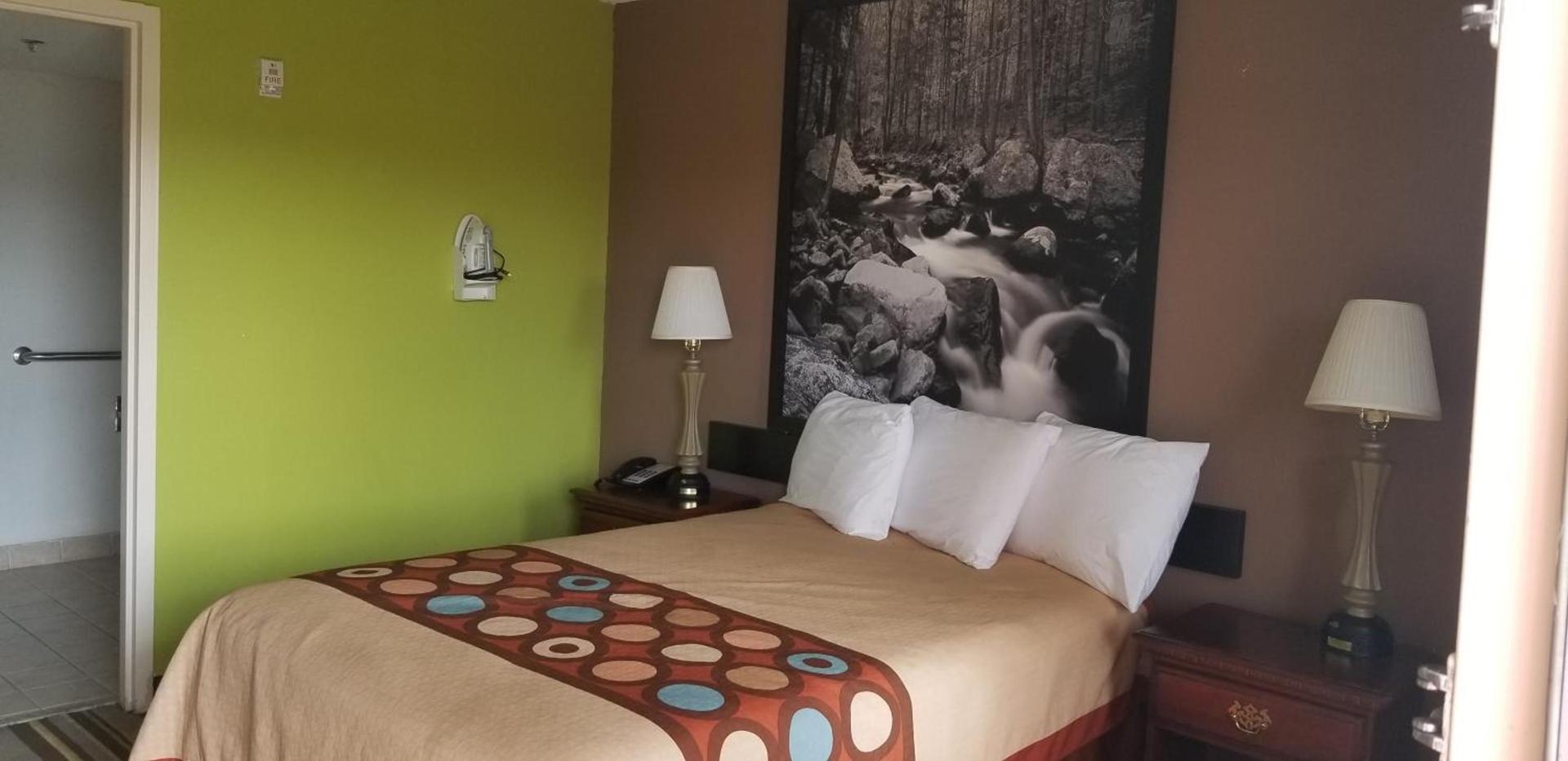 Super 8 by Wyndham Ruther Glen Kings Dominion Area photo 5