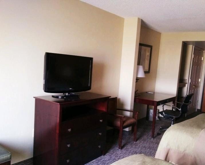 Wingate by Wyndham Dayton - Fairborn photo 15