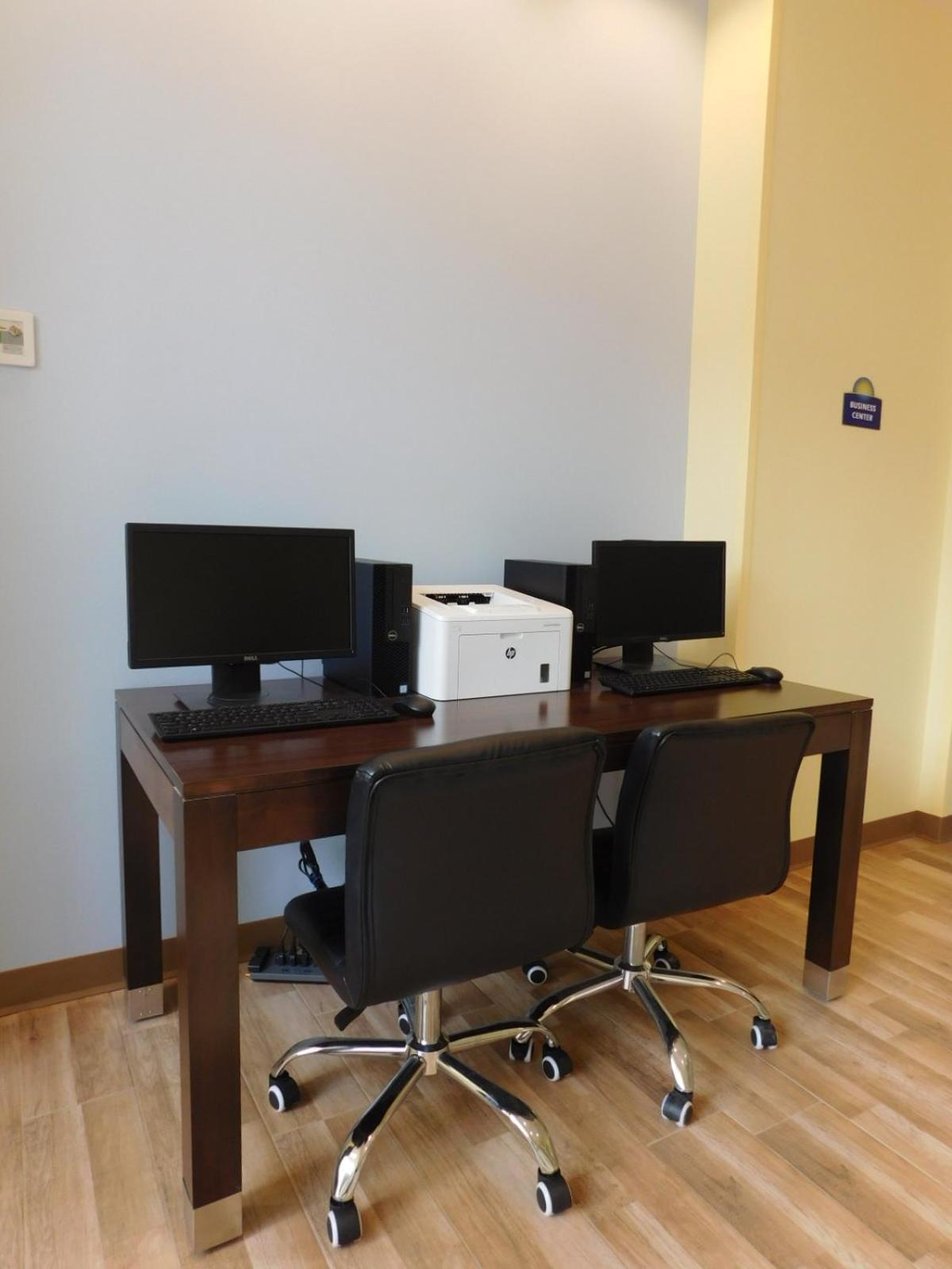 Days Inn & Suites by Wyndham Kearney NE photo 16