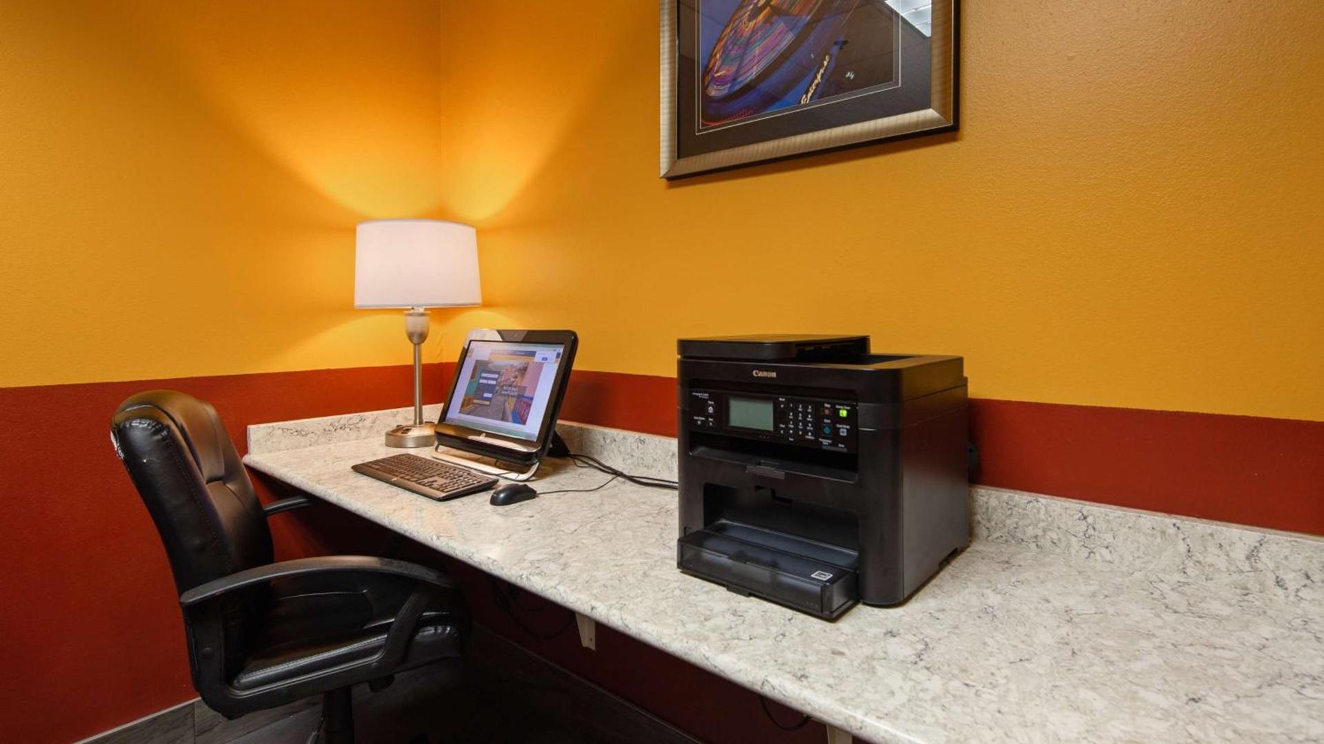 Best Western the Inn at the Fairgrounds photo 10