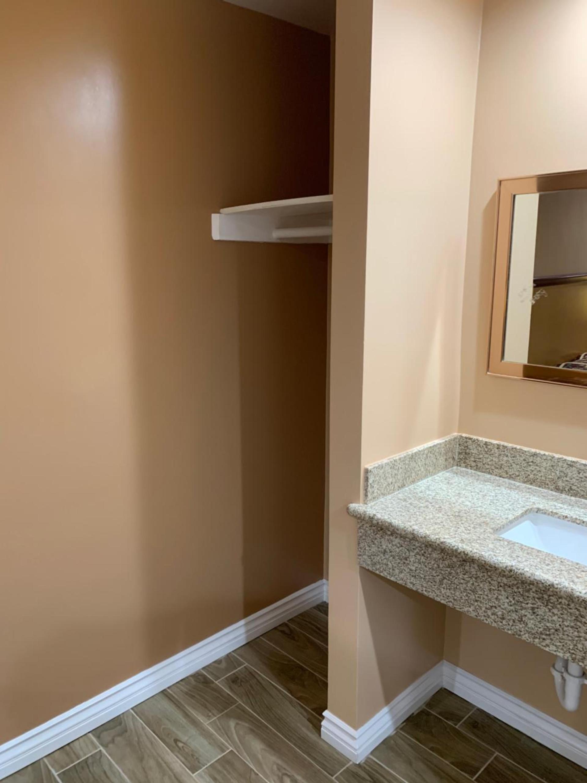 Budget Inn Motel photo 6