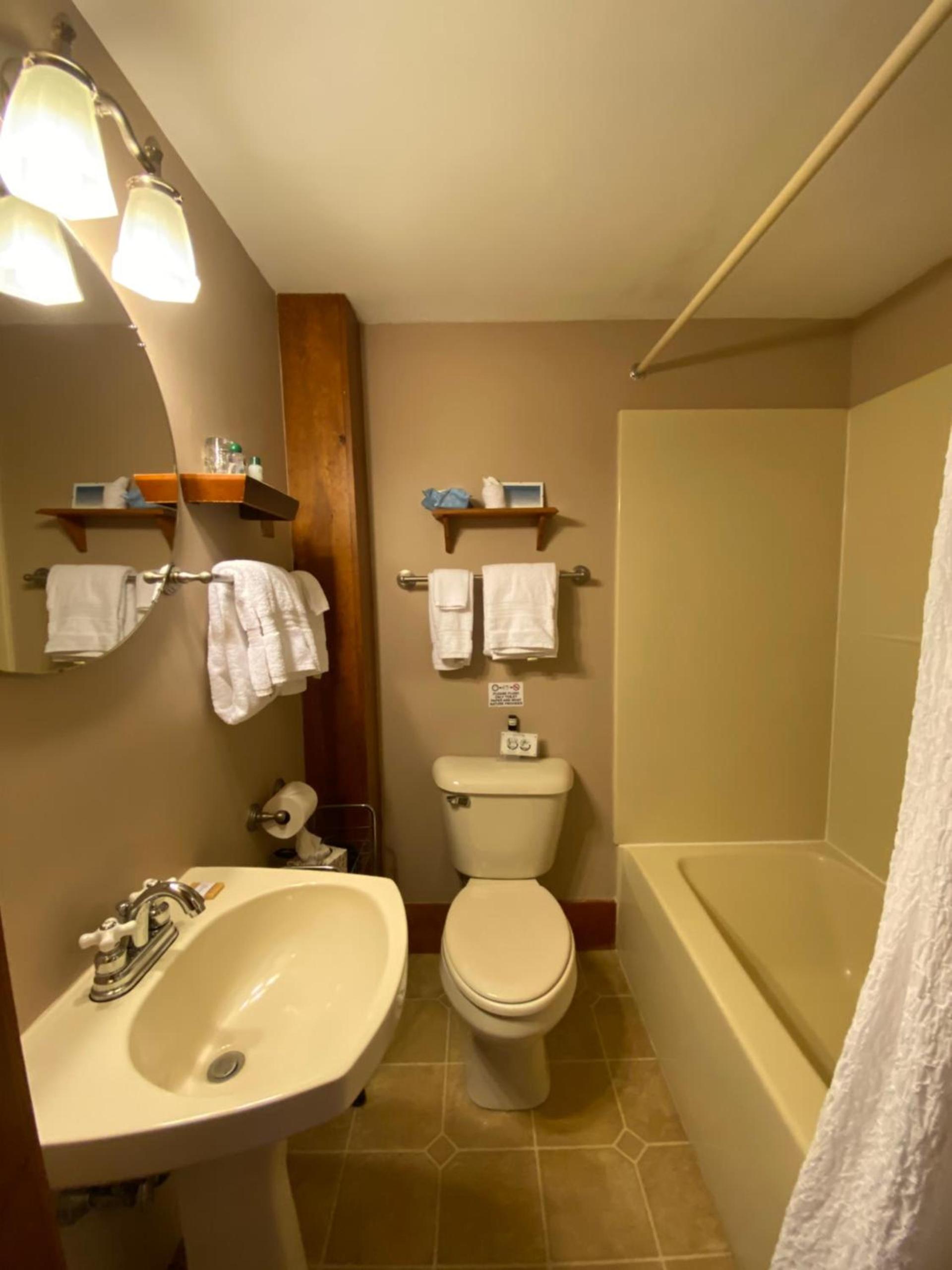 Follansbee Inn photo 76