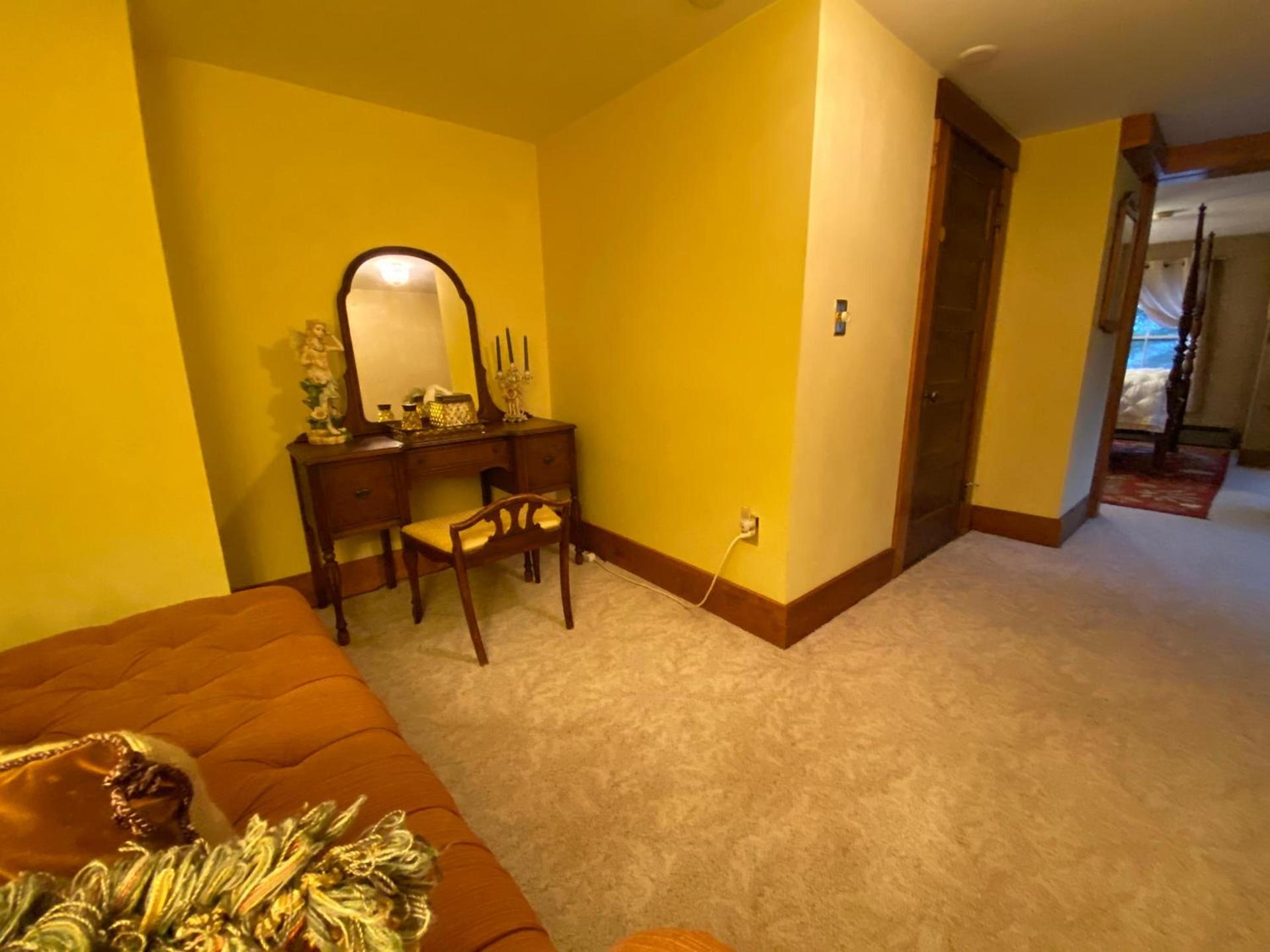 Follansbee Inn photo 71