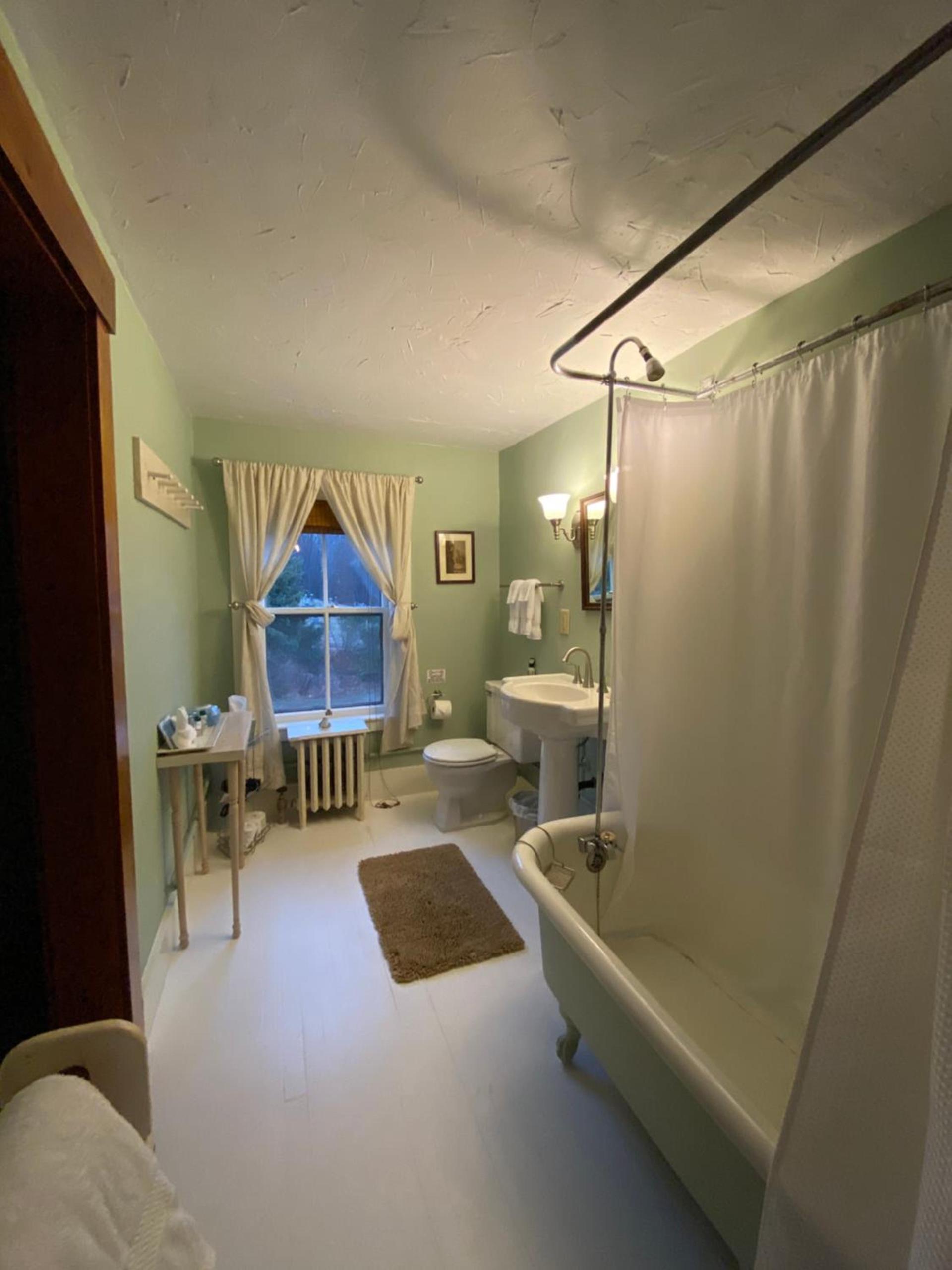 Follansbee Inn photo 63