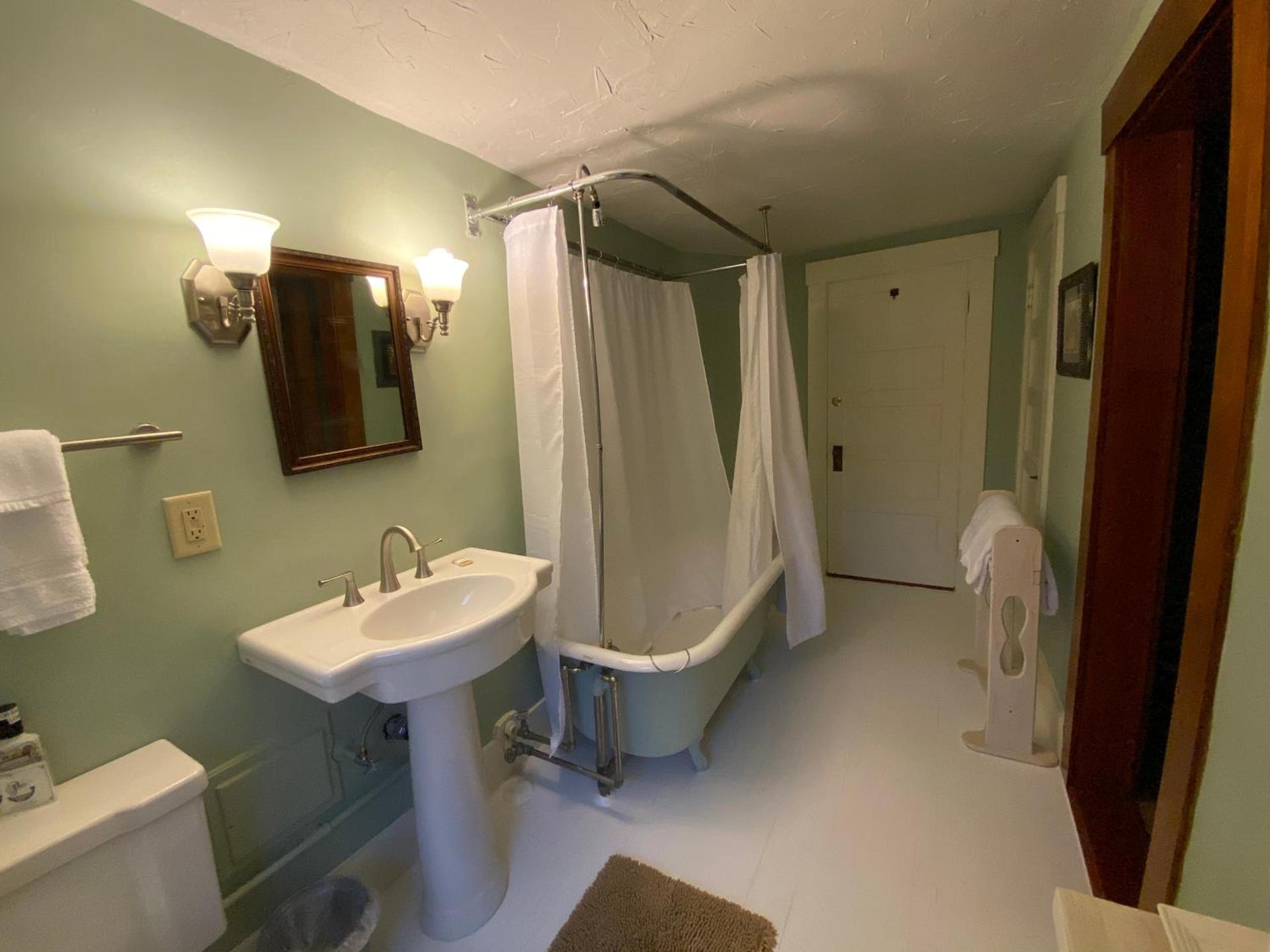 Follansbee Inn photo 62