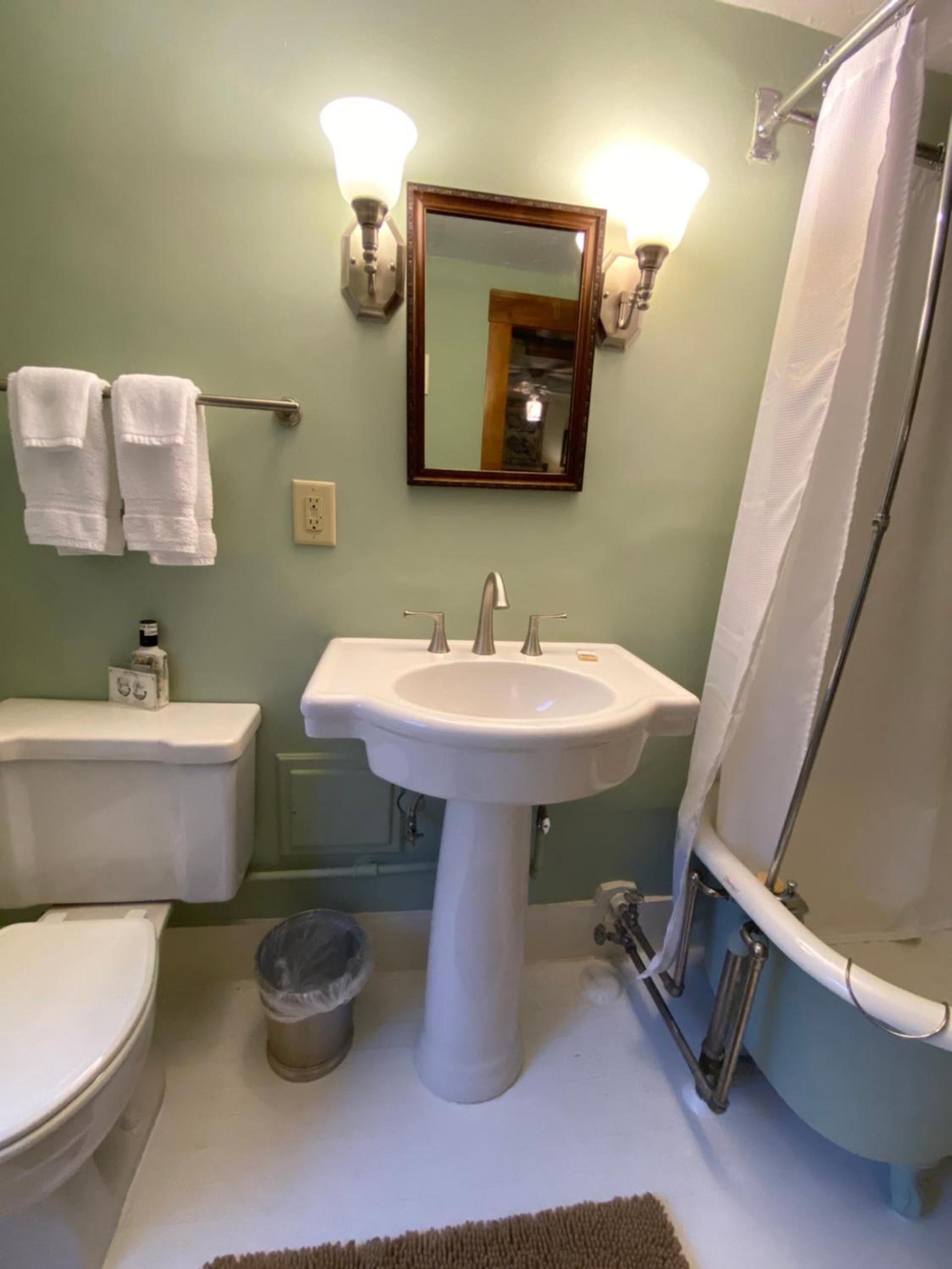 Follansbee Inn photo 61