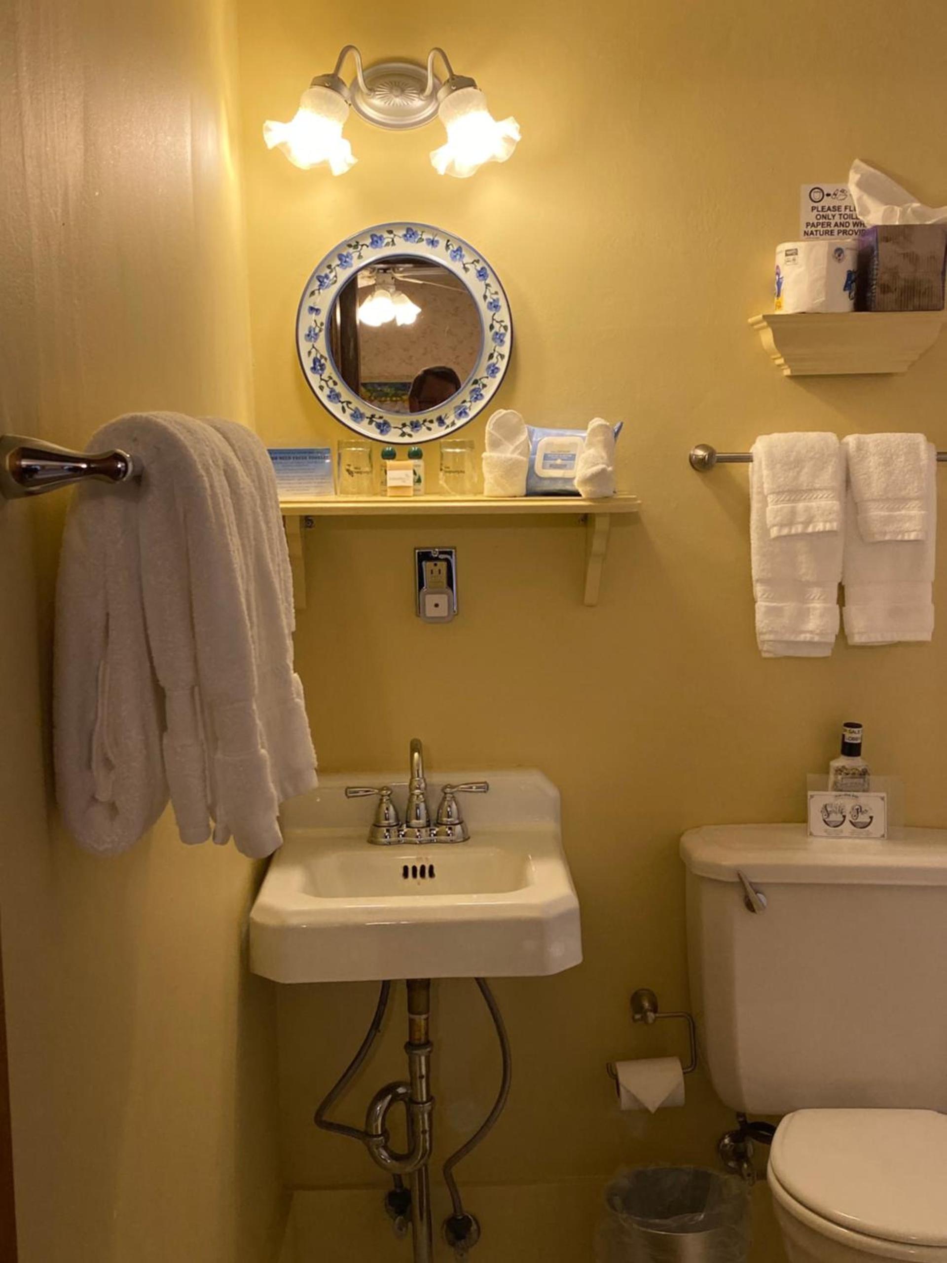 Follansbee Inn photo 58