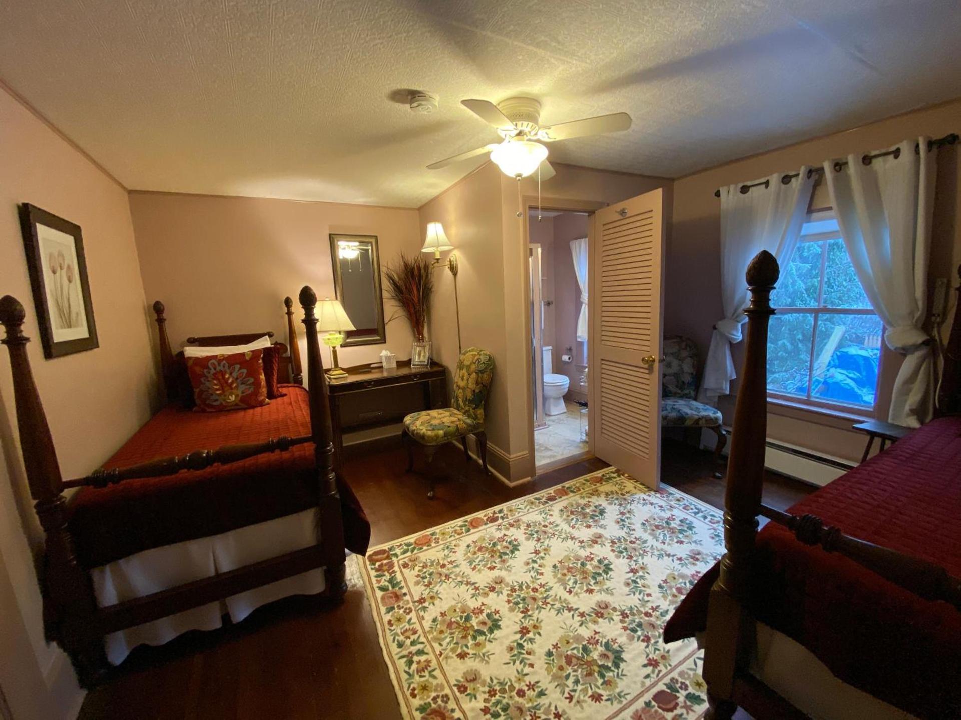 Follansbee Inn photo 49