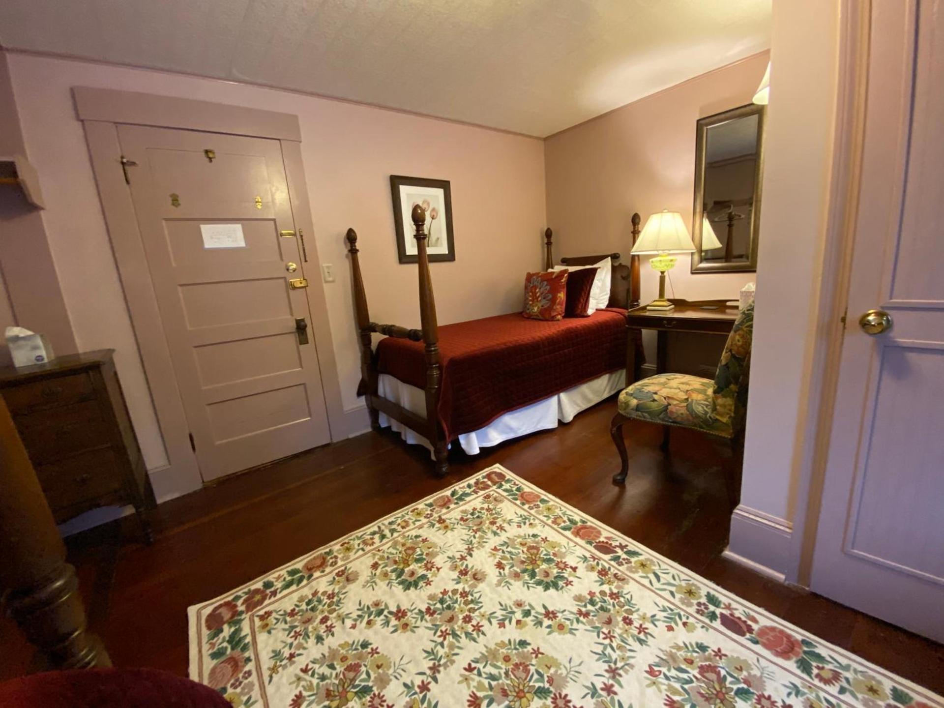 Follansbee Inn photo 48