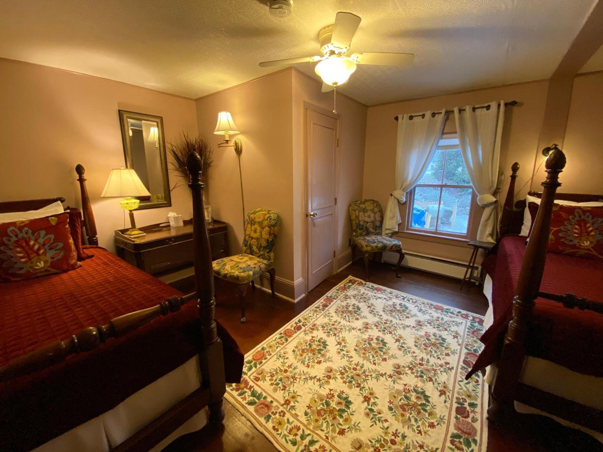 Follansbee Inn photo 47