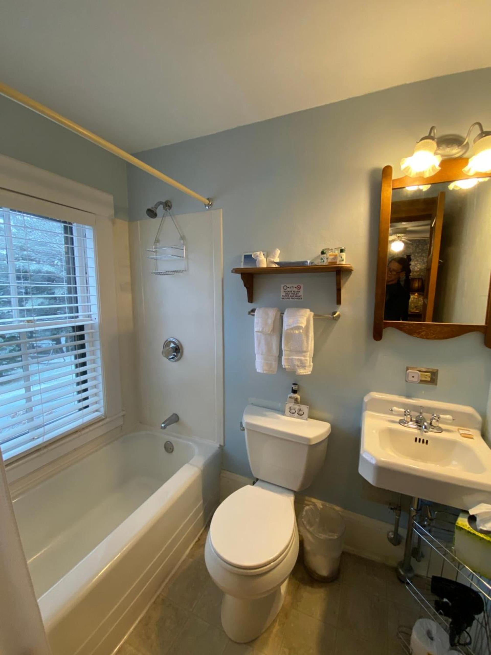 Follansbee Inn photo 35