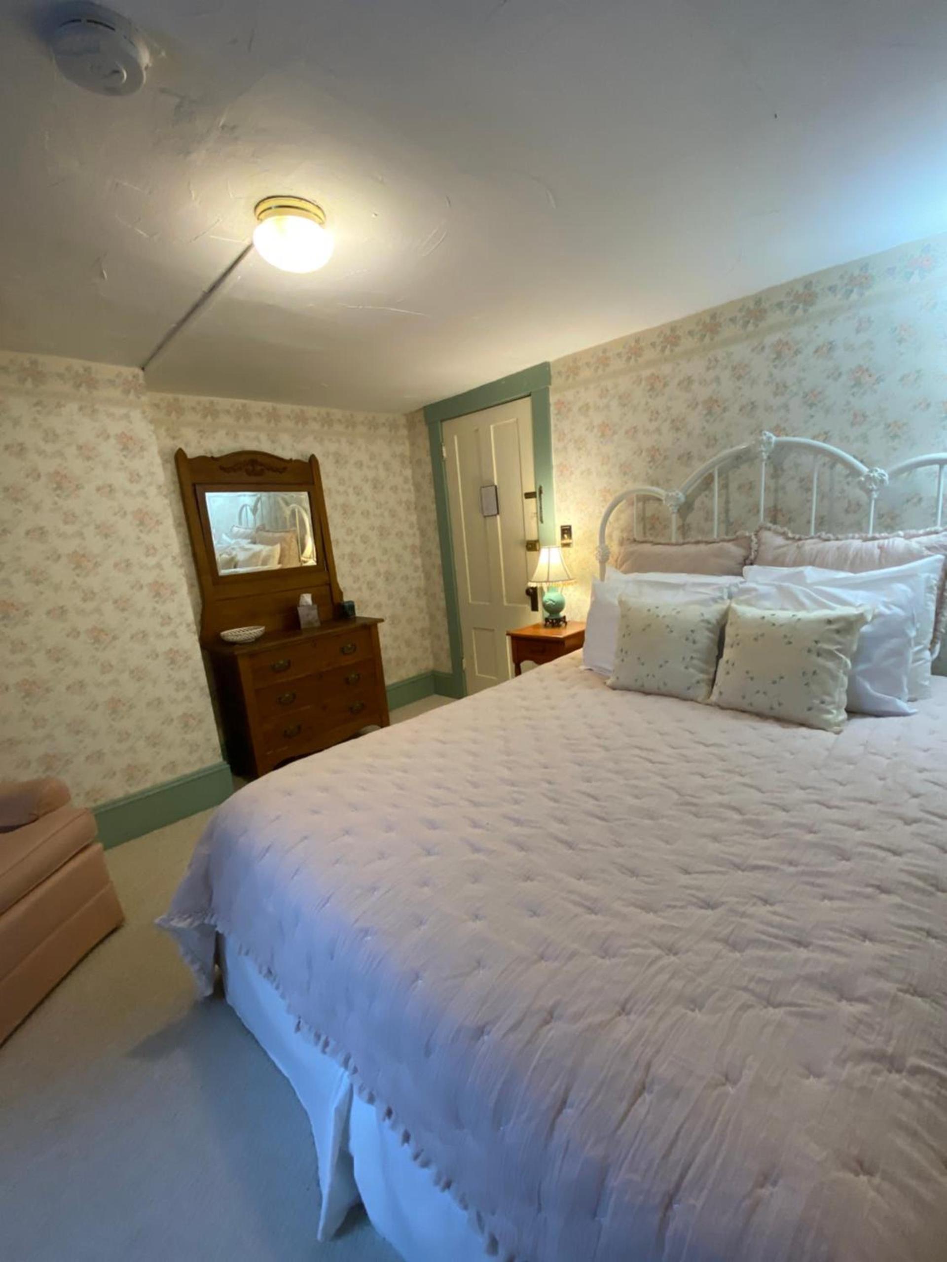 Follansbee Inn photo 32