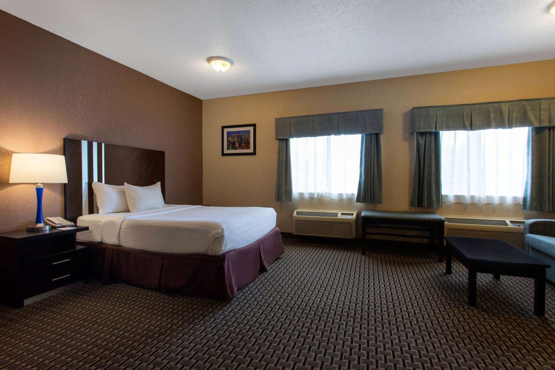 Ramada by Wyndham Glendale Heights/Lombard photo 63