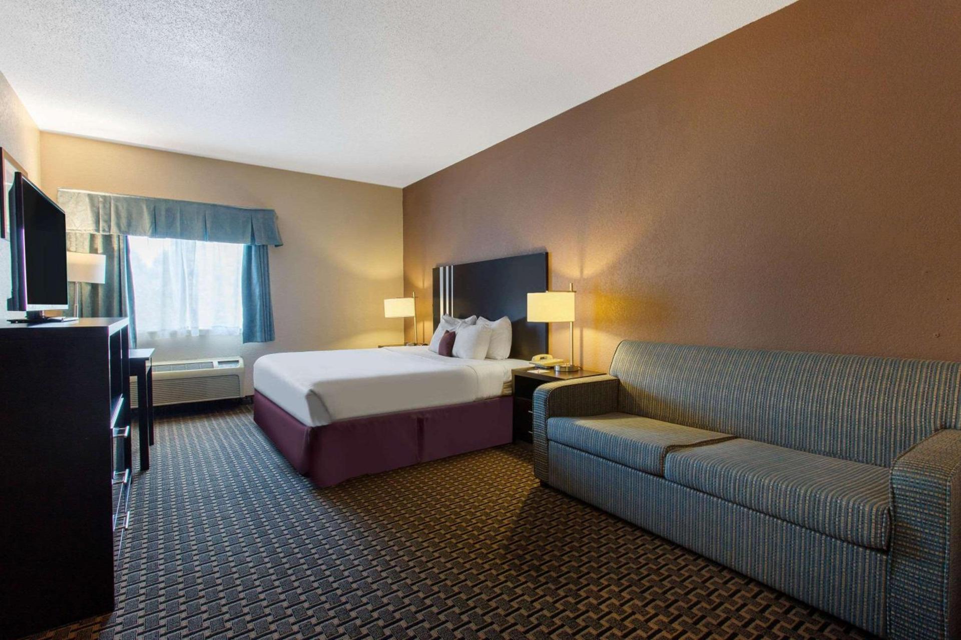 Ramada by Wyndham Glendale Heights/Lombard photo 57