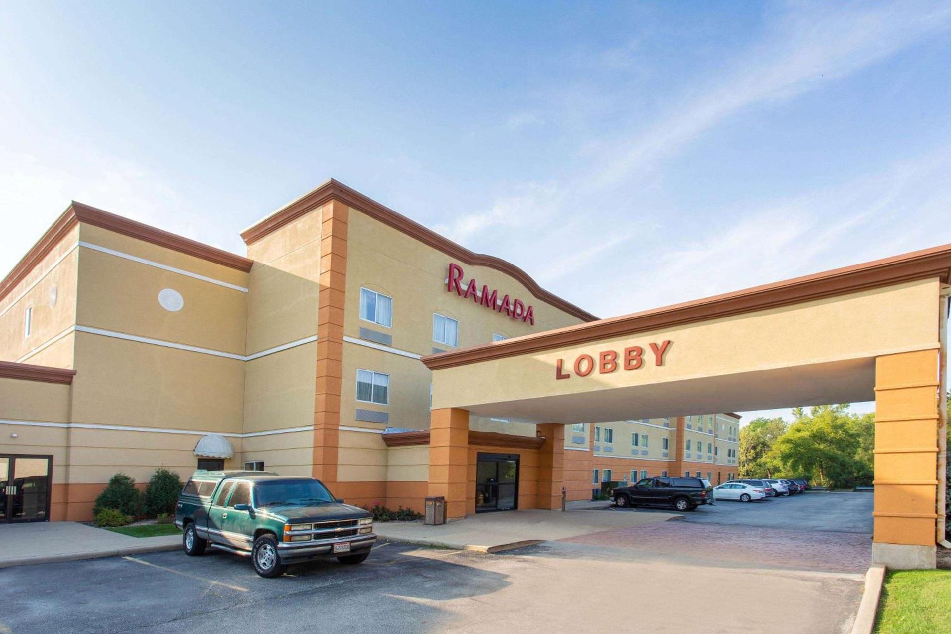 Ramada by Wyndham Glendale Heights/Lombard photo 5