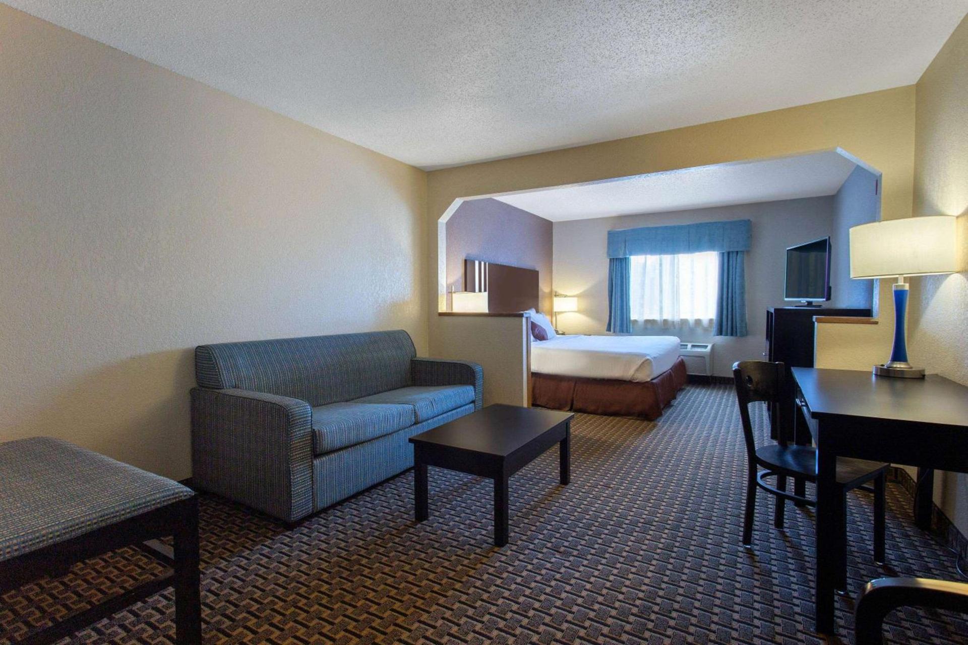 Ramada by Wyndham Glendale Heights/Lombard photo 56