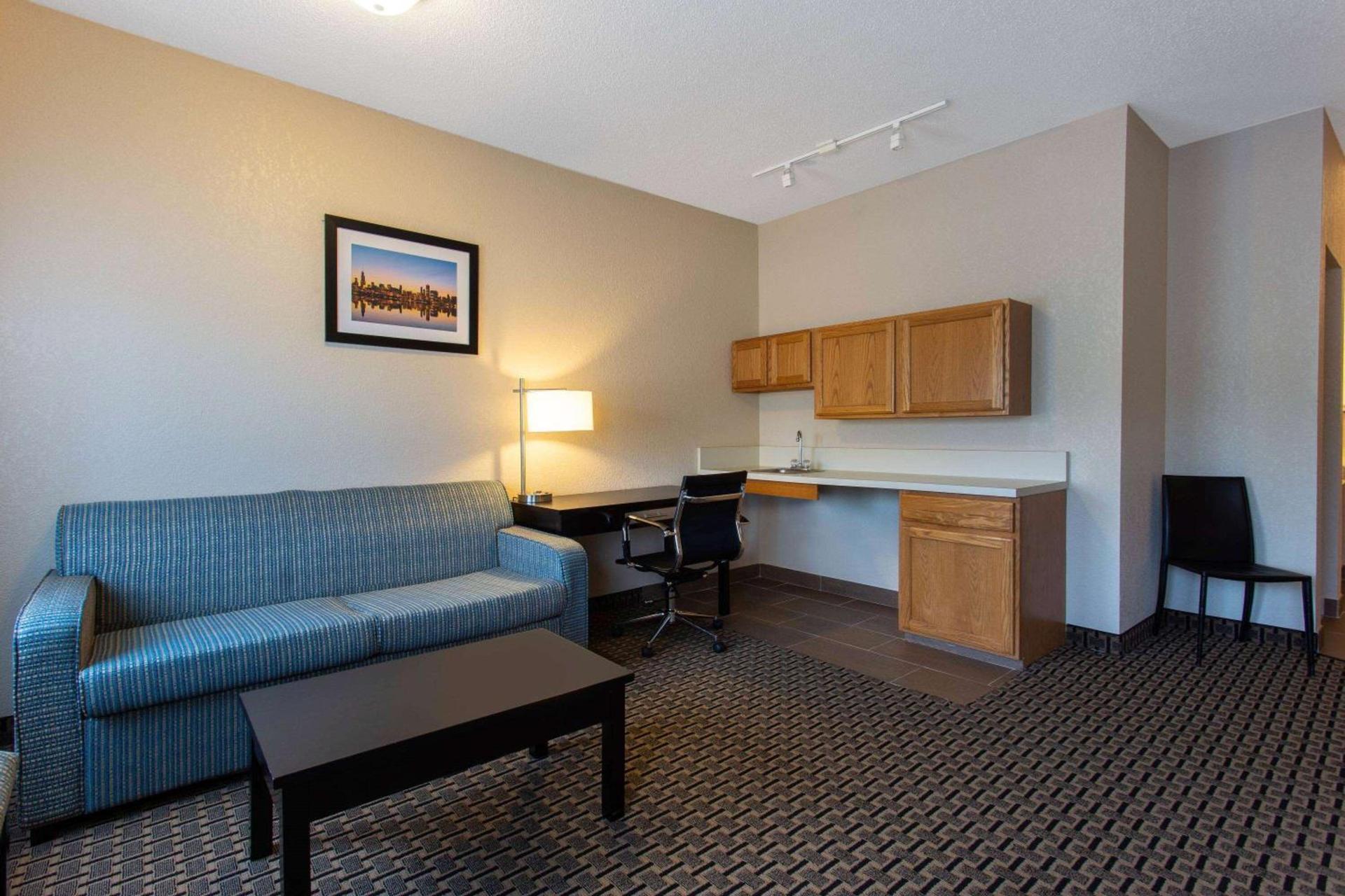 Ramada by Wyndham Glendale Heights/Lombard photo 49