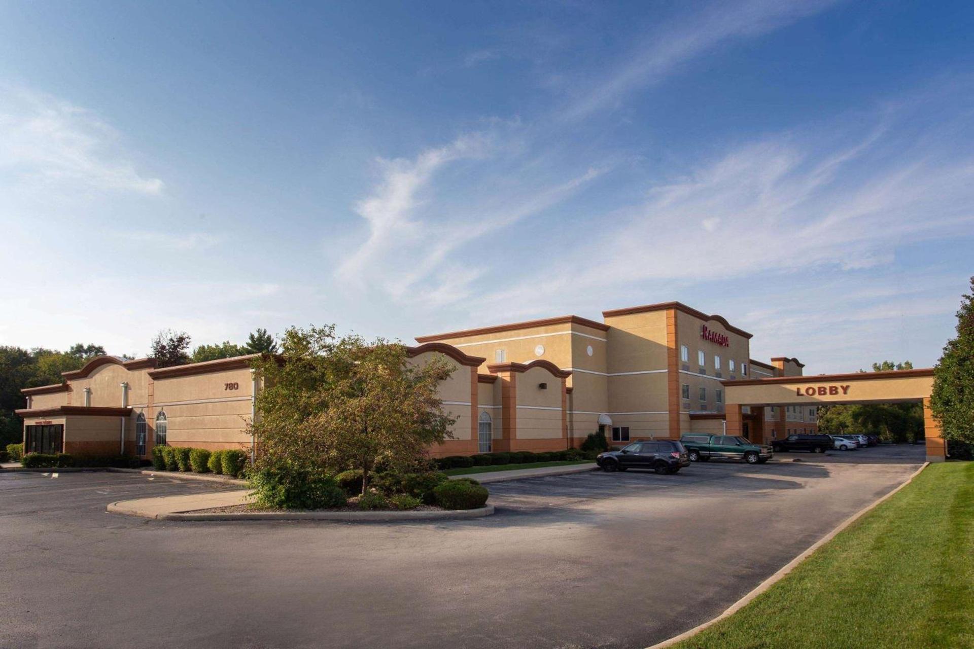 Ramada by Wyndham Glendale Heights/Lombard photo 1