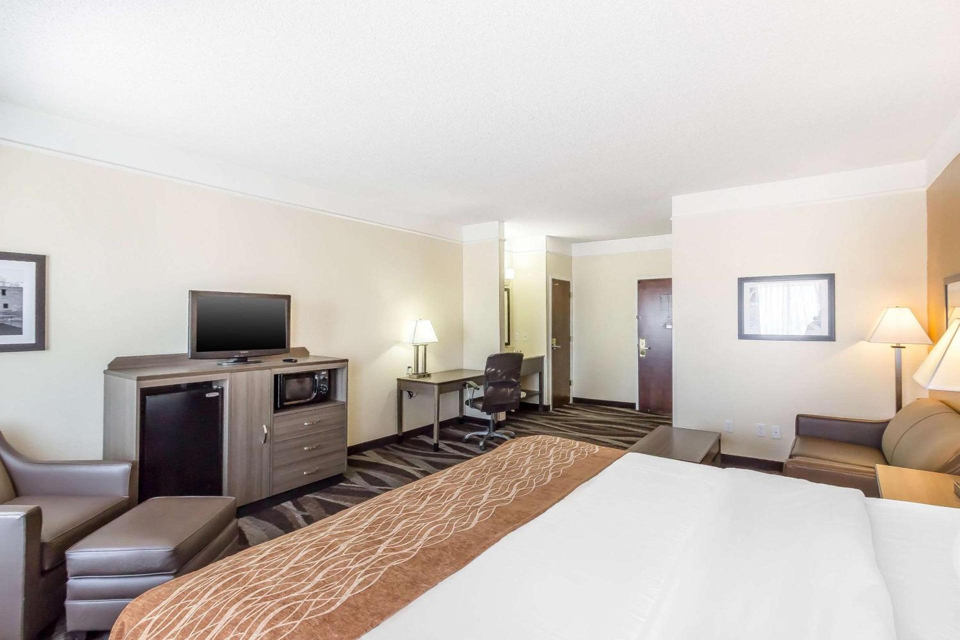 Comfort Inn near Frost Bank Center photo 15