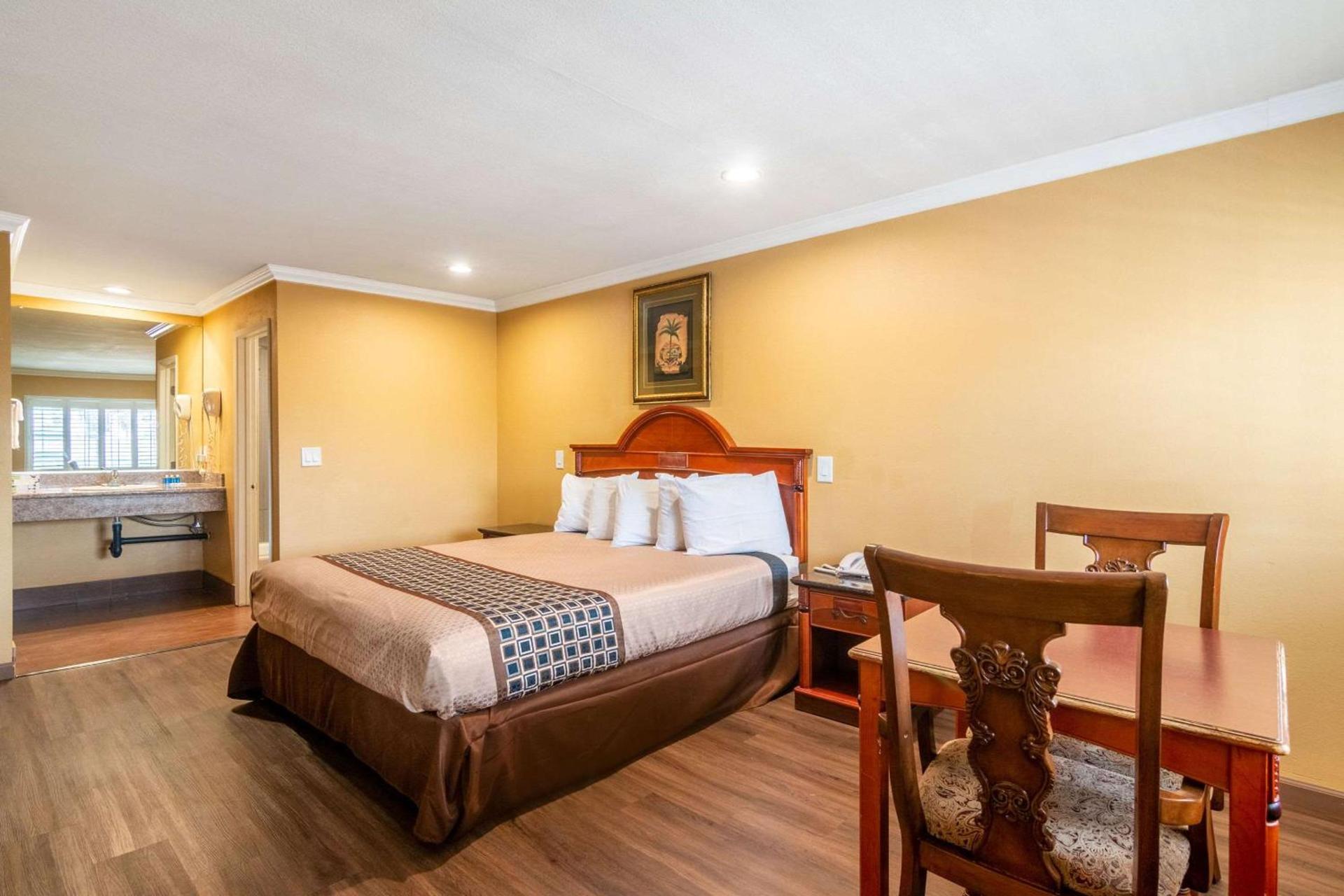 Rodeway Inn Artesia Cerritos photo 23