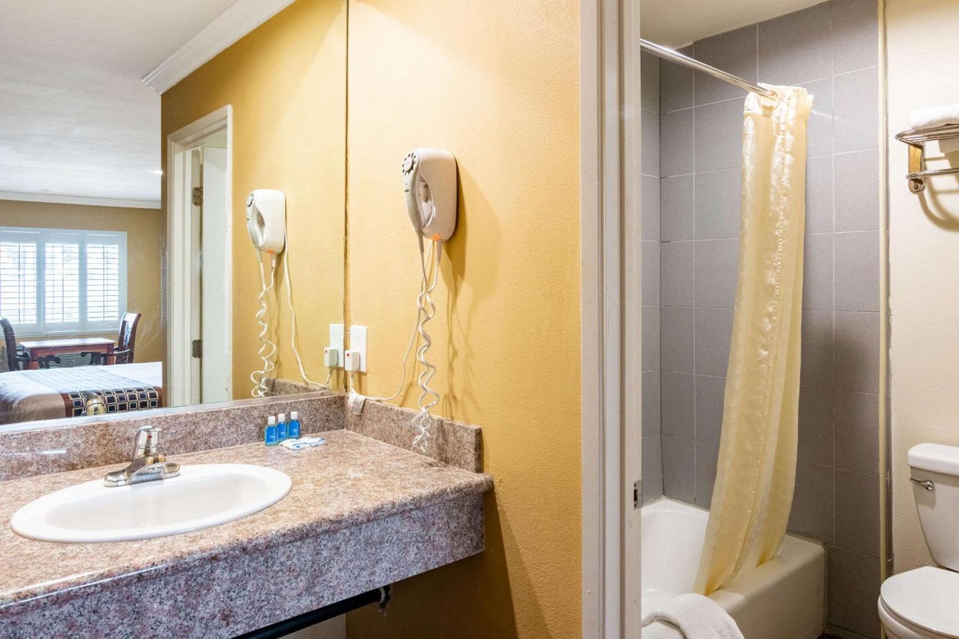 Rodeway Inn Artesia Cerritos photo 21