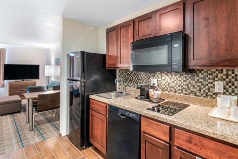 MainStay Suites Denver International Airport photo 33