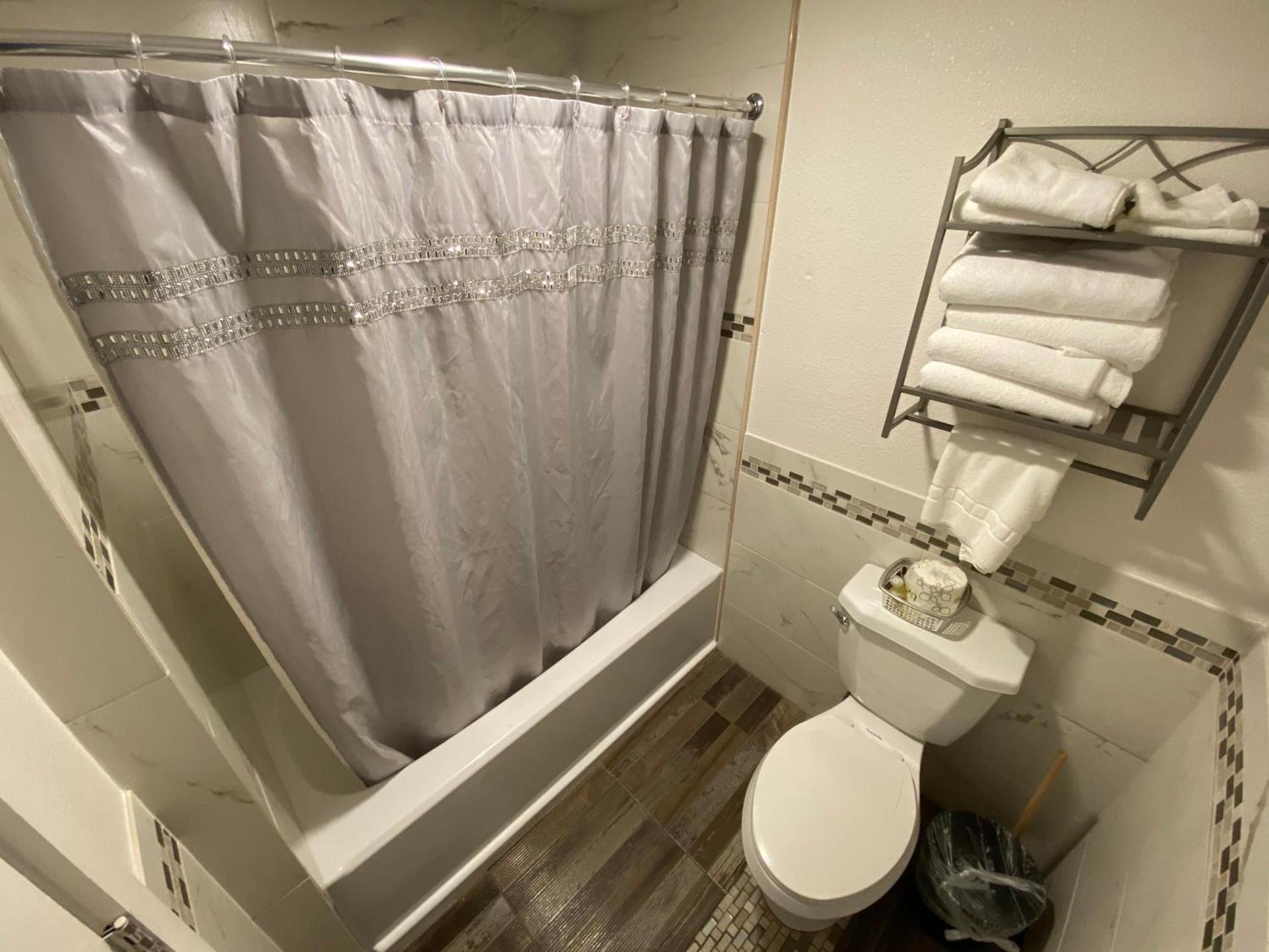 Motel West photo 90