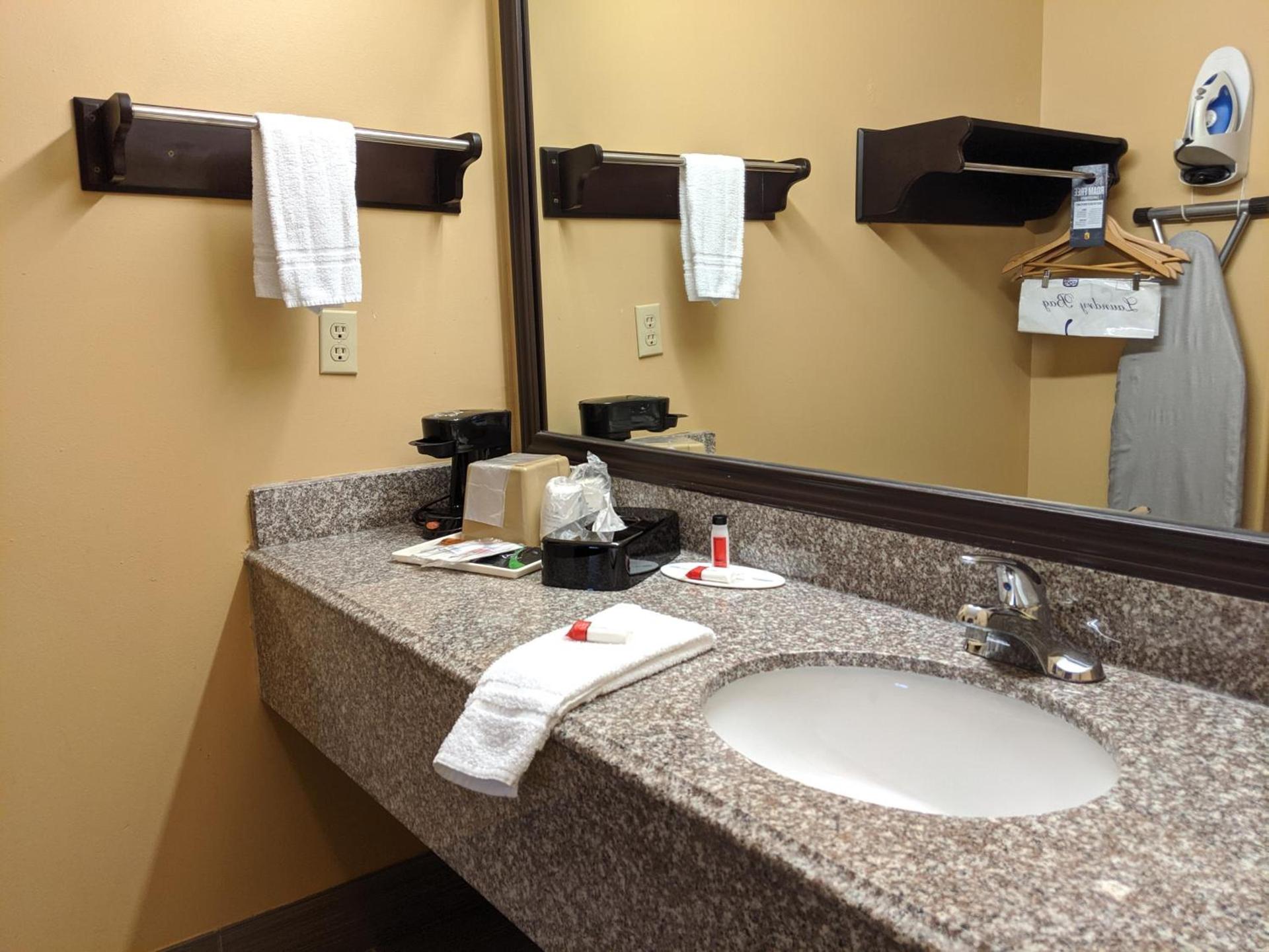 Super 8 by Wyndham Houston/Willowbrook Hwy 249 photo 11