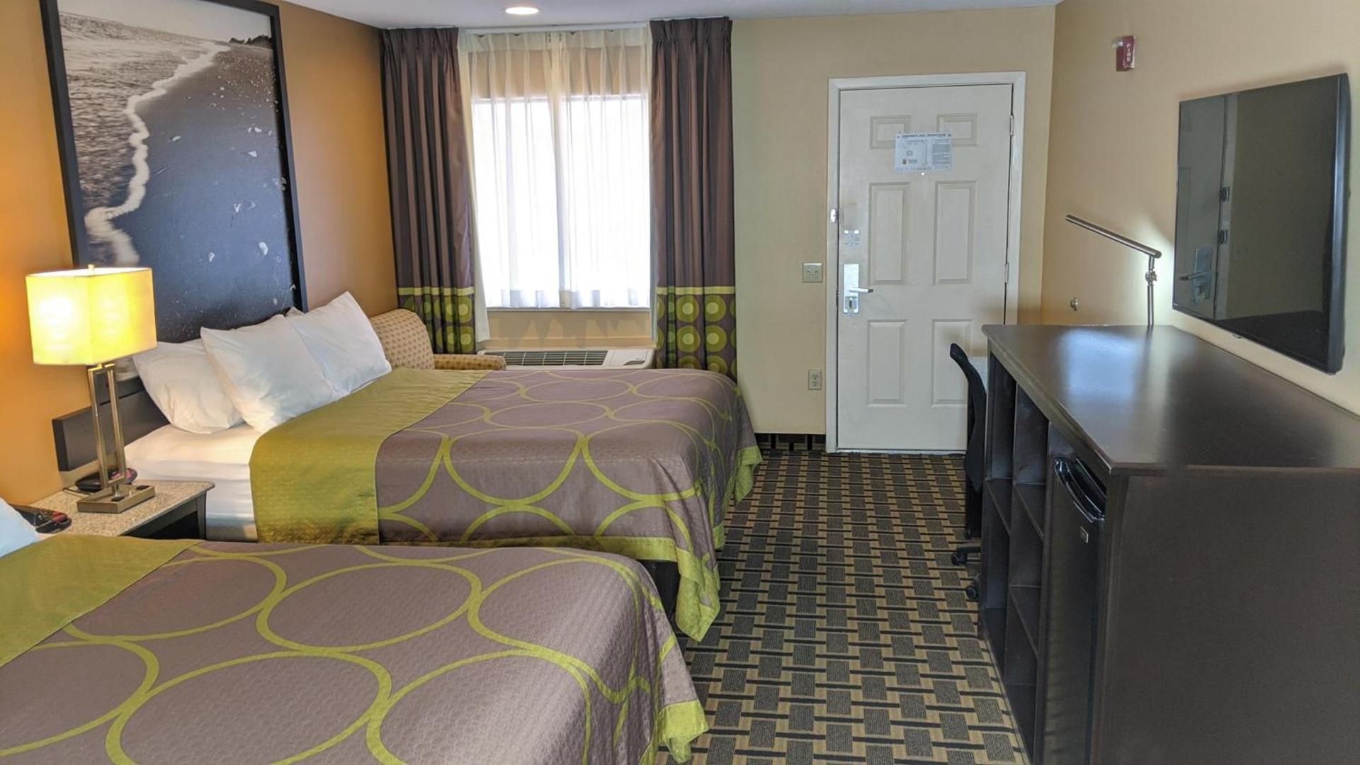 Super 8 by Wyndham Houston/Willowbrook Hwy 249 photo 47