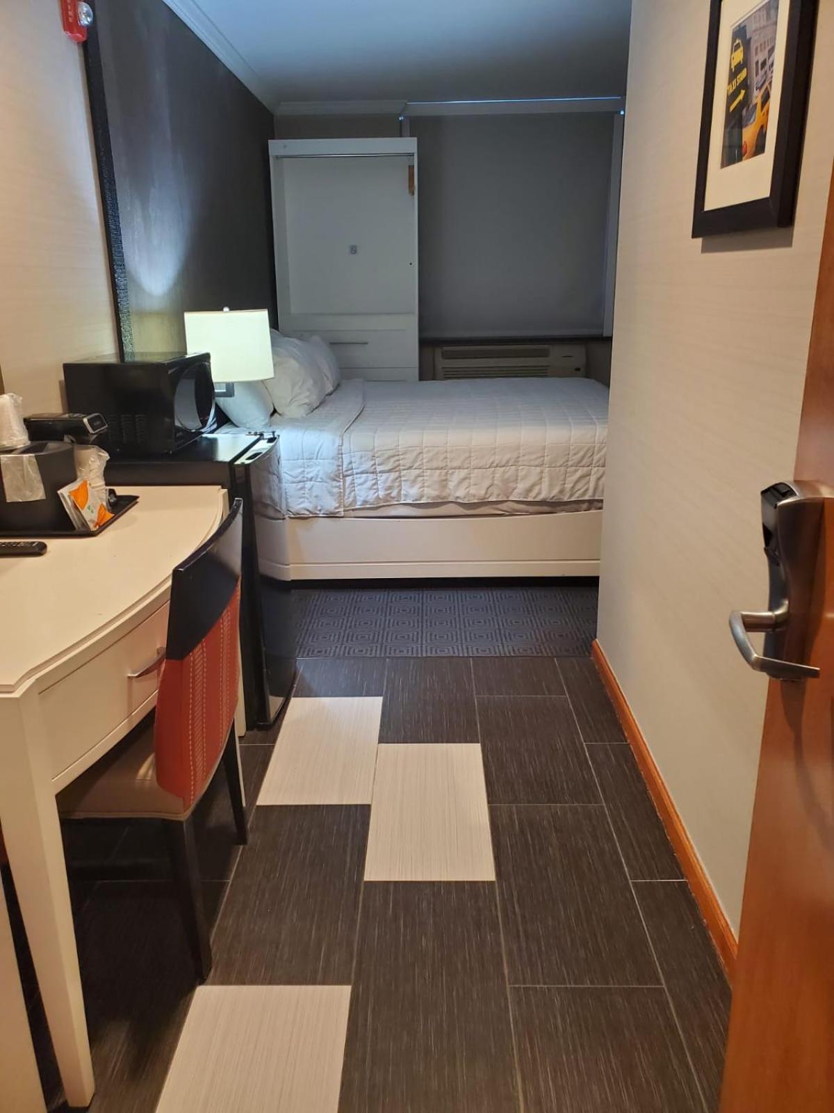 Umbrella Hotel Brooklyn - Newly Renovated photo 24