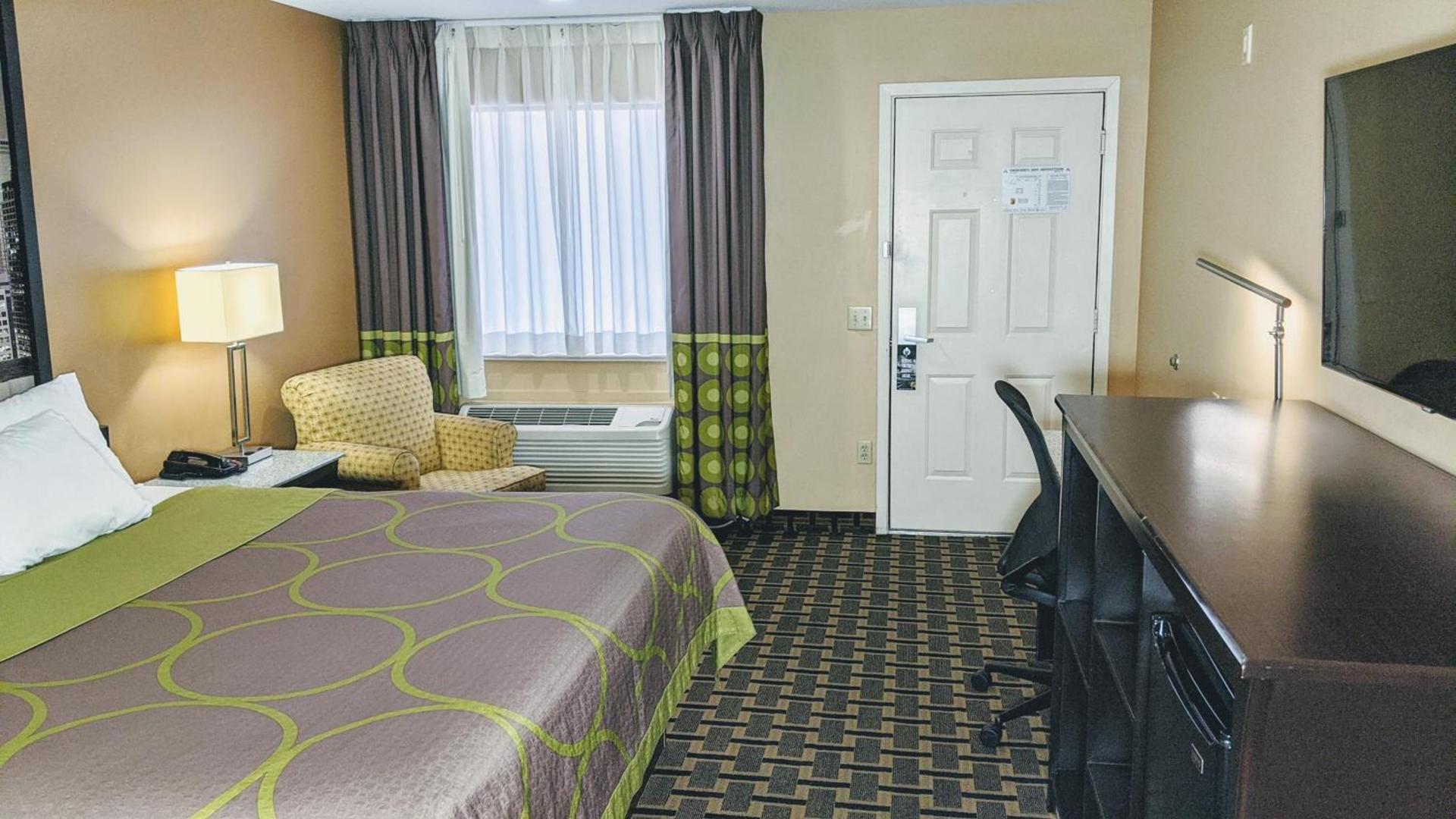 Super 8 by Wyndham Houston/Willowbrook Hwy 249 photo 30
