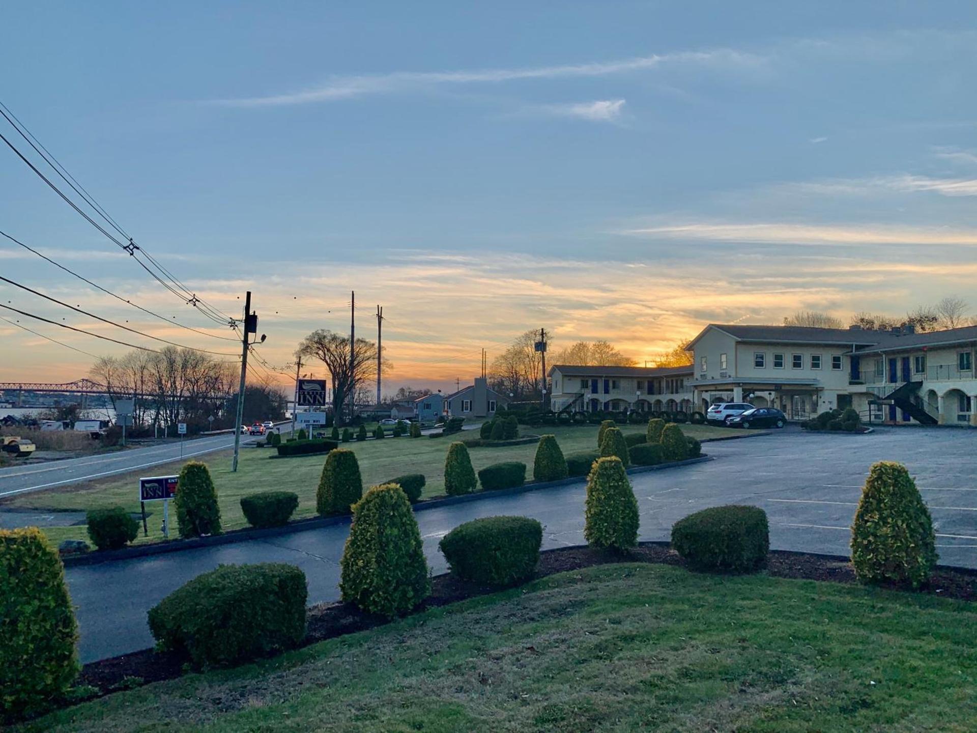 Rodeway Inn photo 1