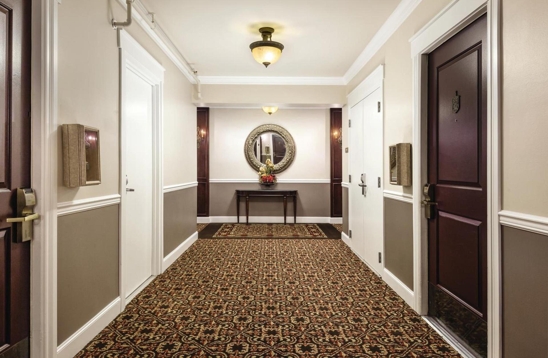 WorldMark Seattle - The Camlin photo 12