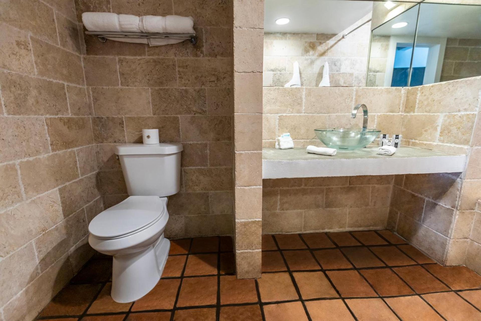 Chesterfield Hotel & Suites photo 40