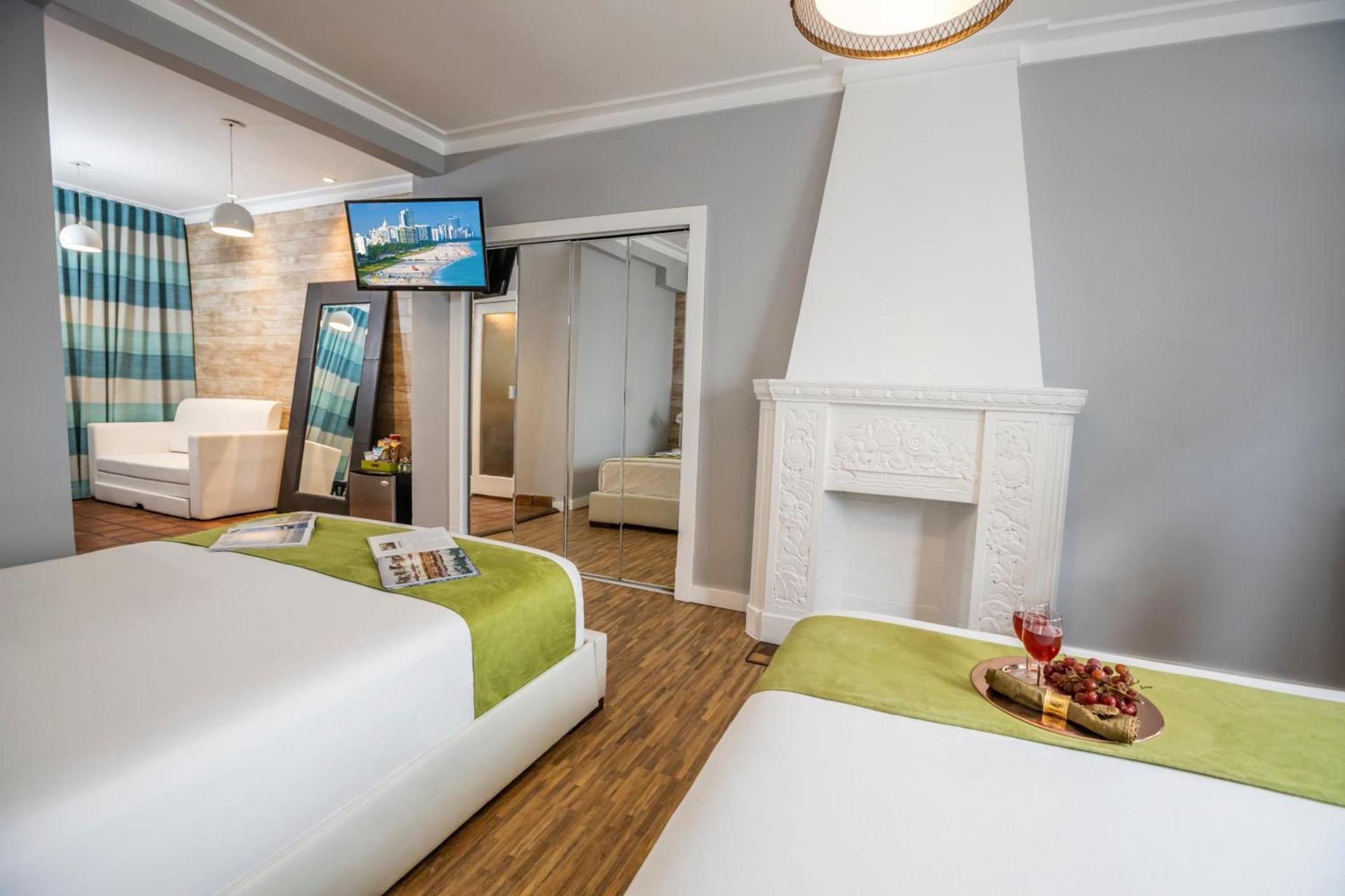Chesterfield Hotel & Suites photo 38