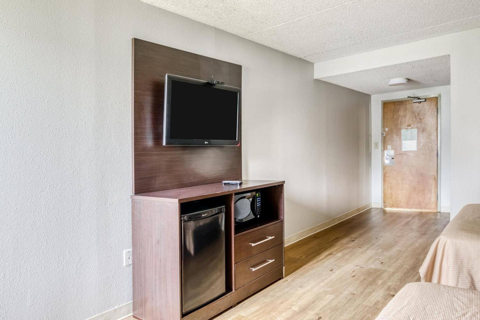 OYO Hotel Burlington South photo 21