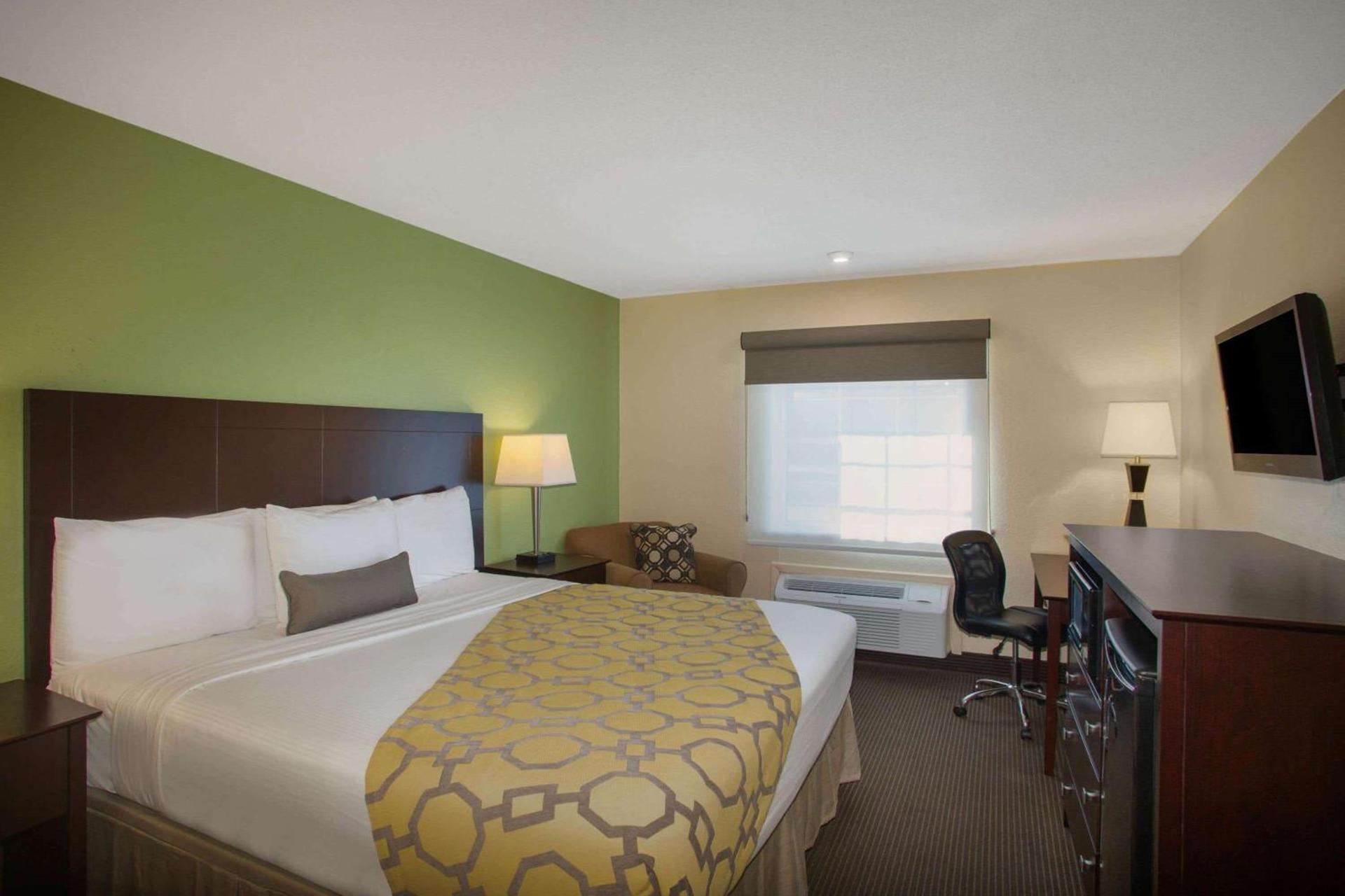 Baymont by Wyndham Jefferson City photo 12