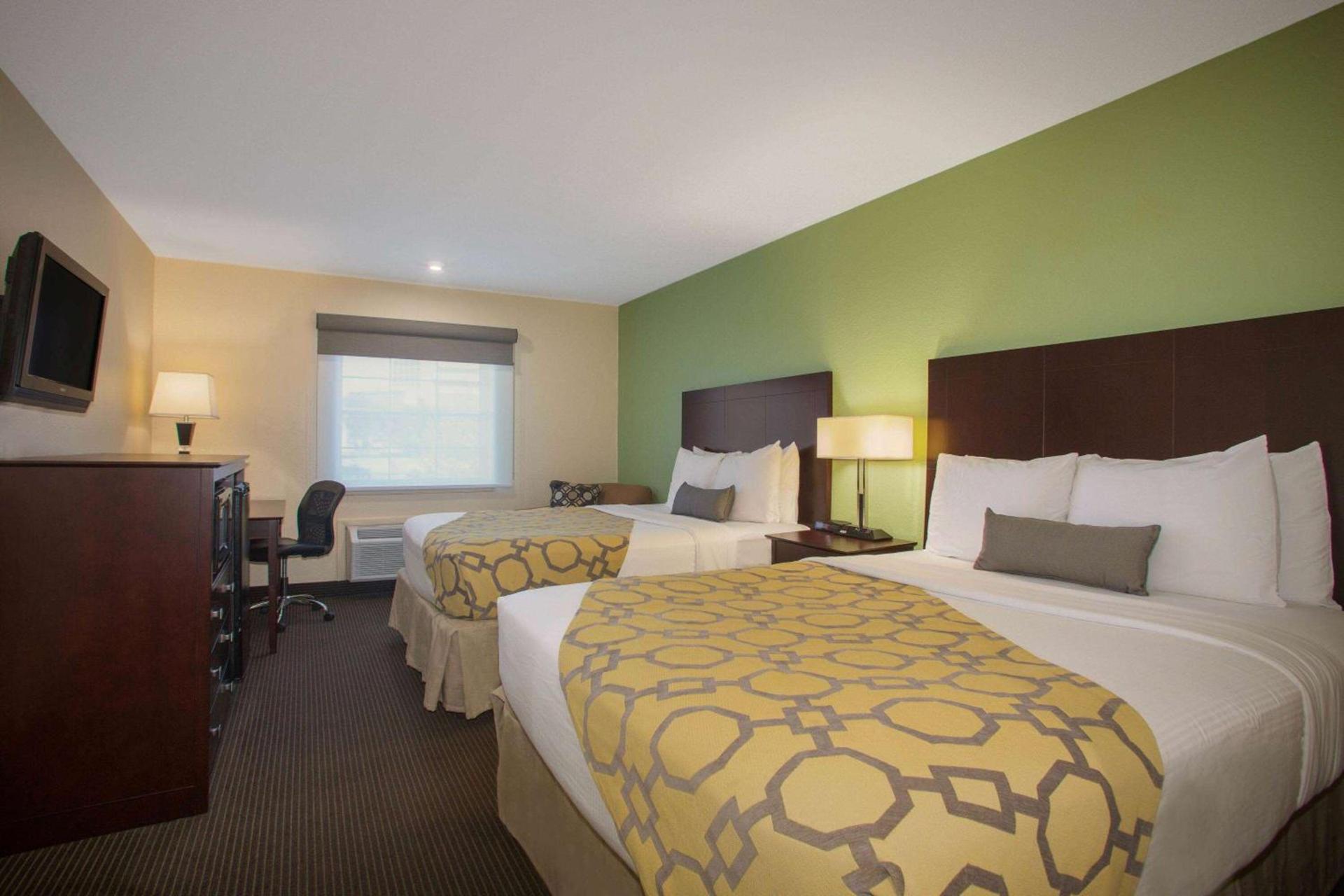 Baymont by Wyndham Jefferson City photo 37