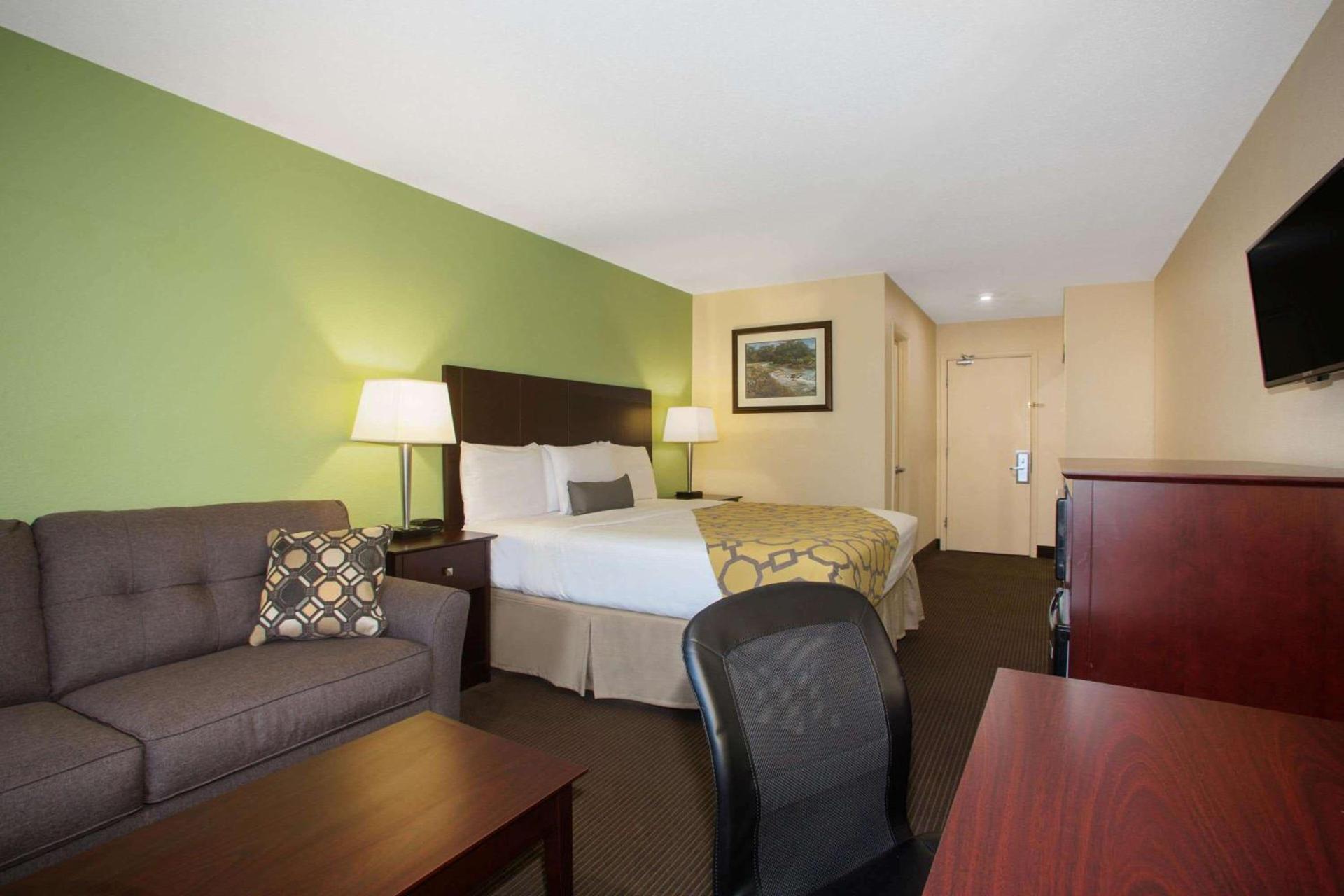 Baymont by Wyndham Jefferson City photo 16