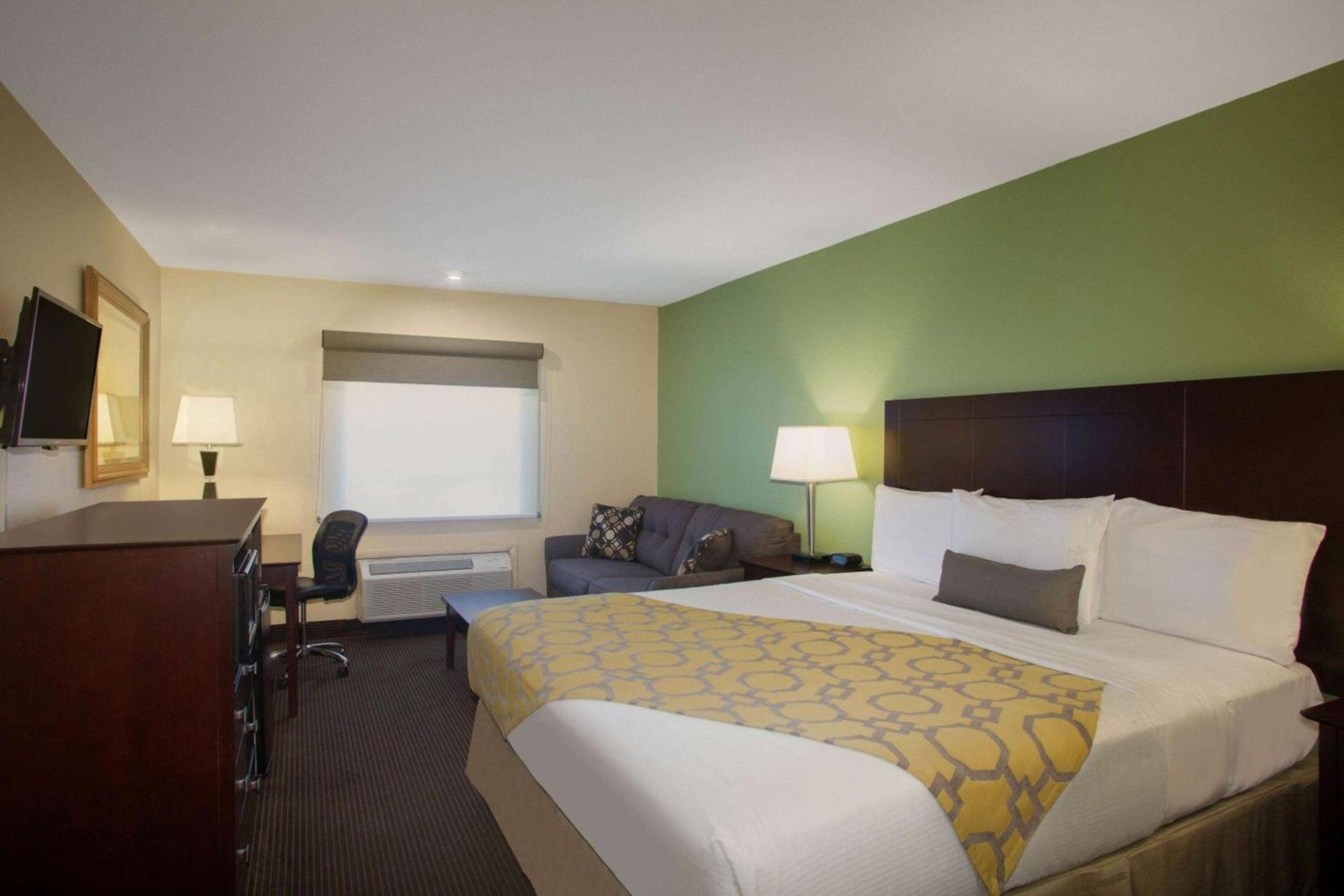 Baymont by Wyndham Jefferson City photo 31