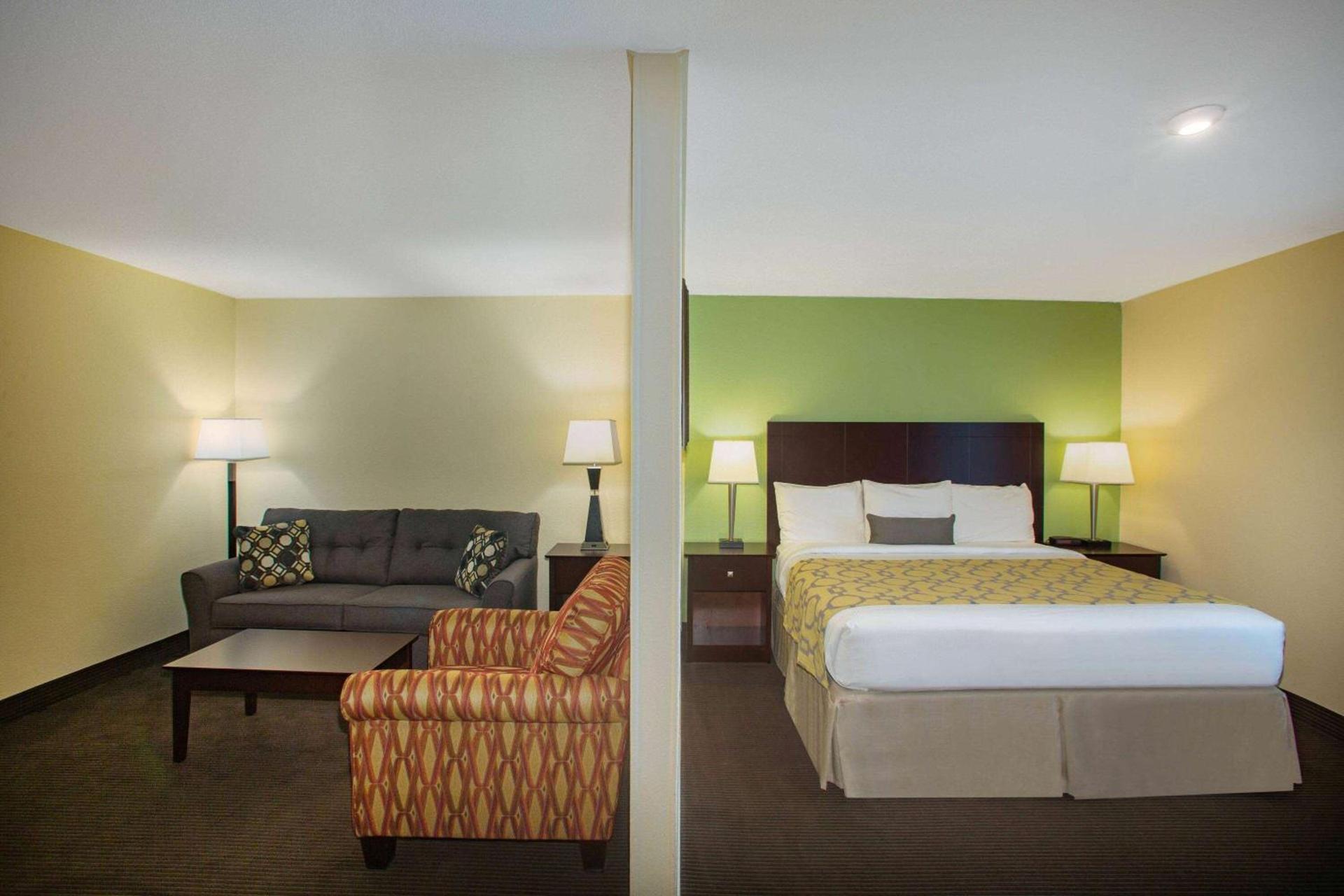 Baymont by Wyndham Jefferson City photo 29