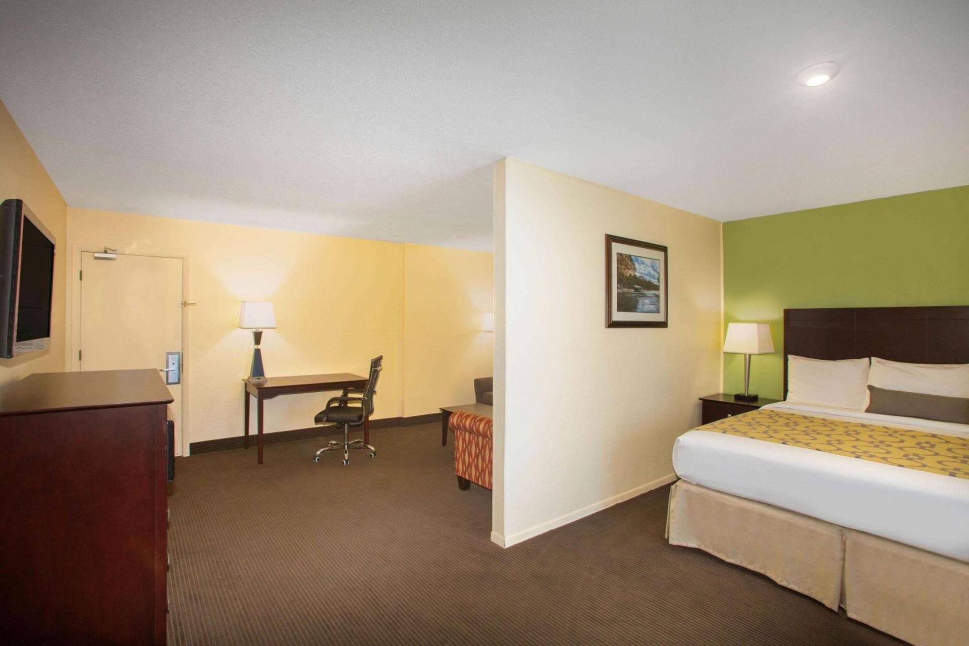 Baymont by Wyndham Jefferson City photo 28