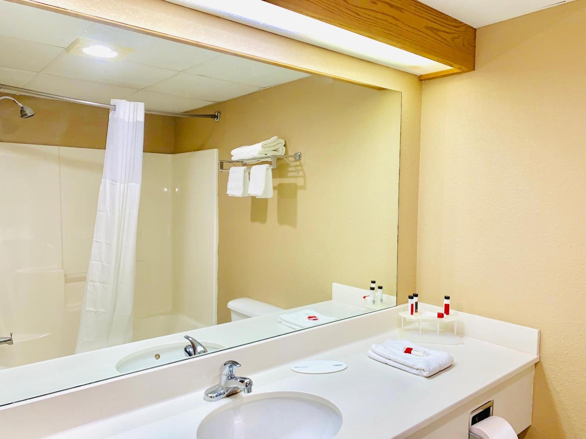Days Inn & Suites by Wyndham Cuba photo 42