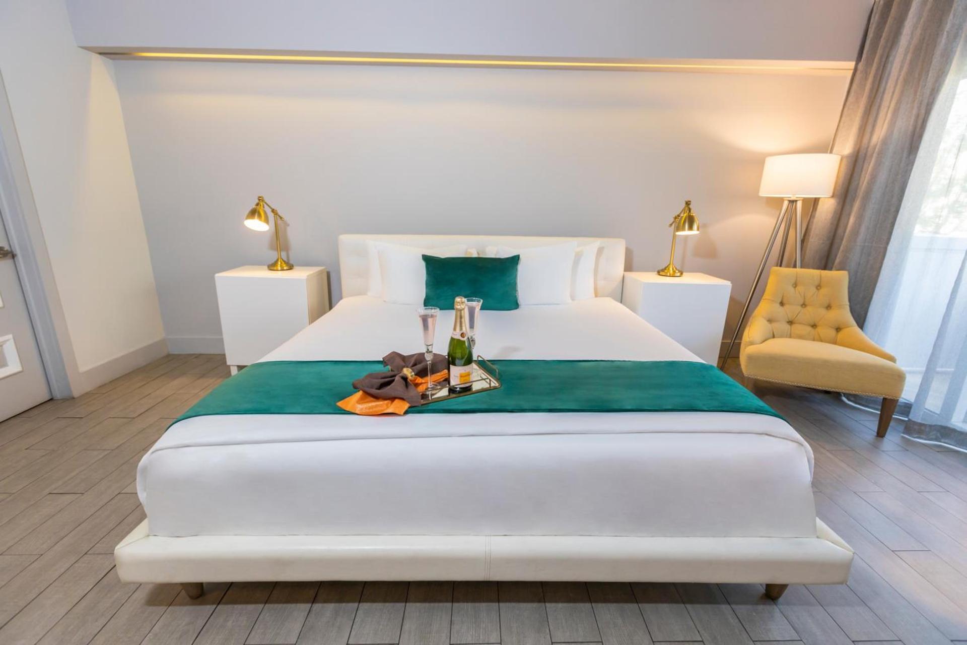 Riviera Suites photo 26