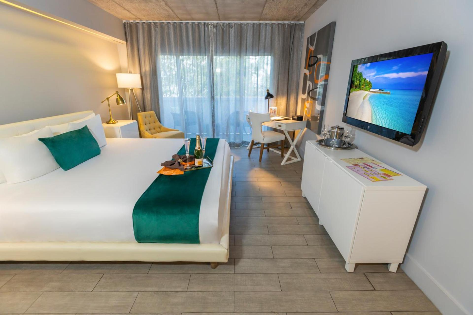 Riviera Suites photo 82