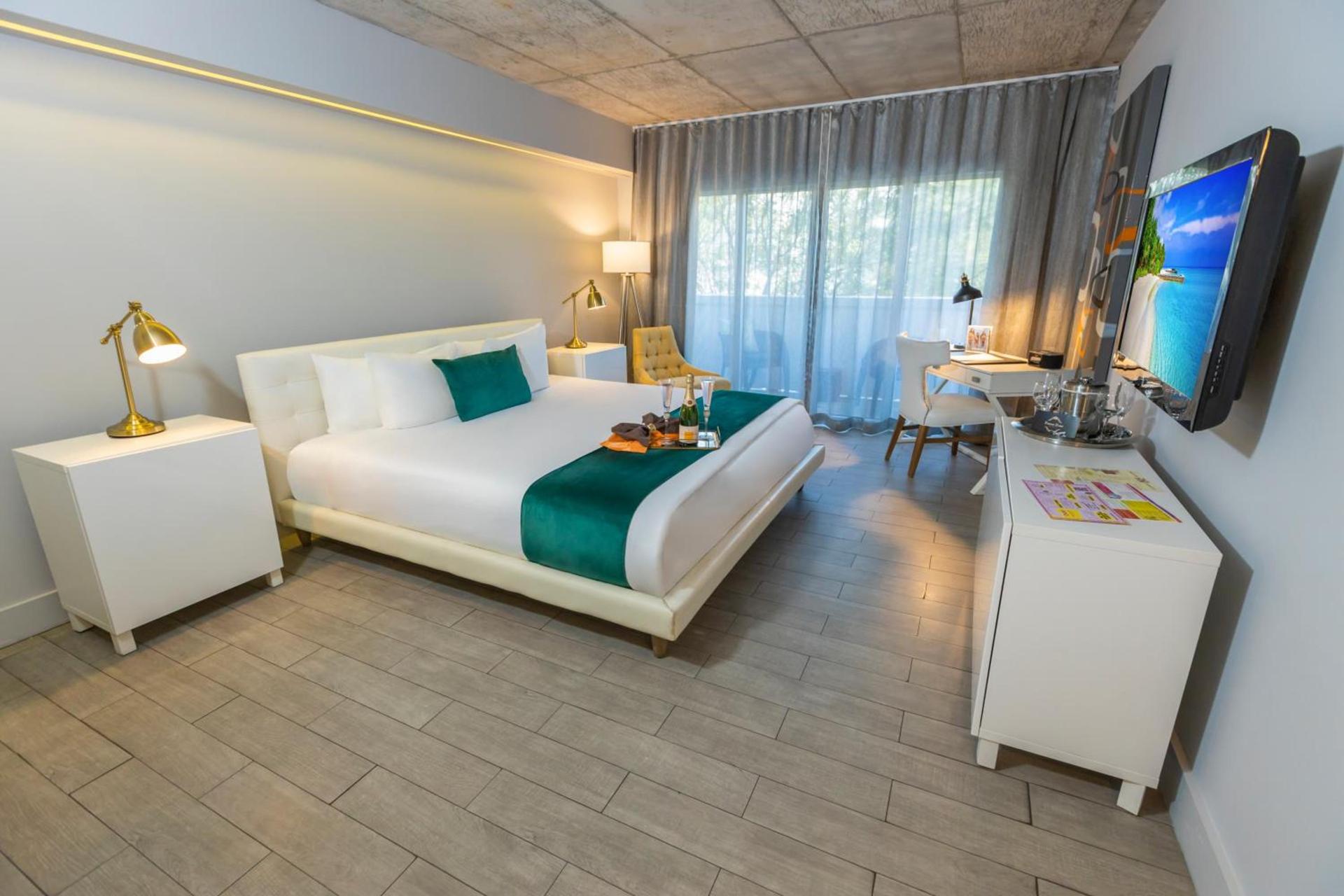 Riviera Suites photo 33