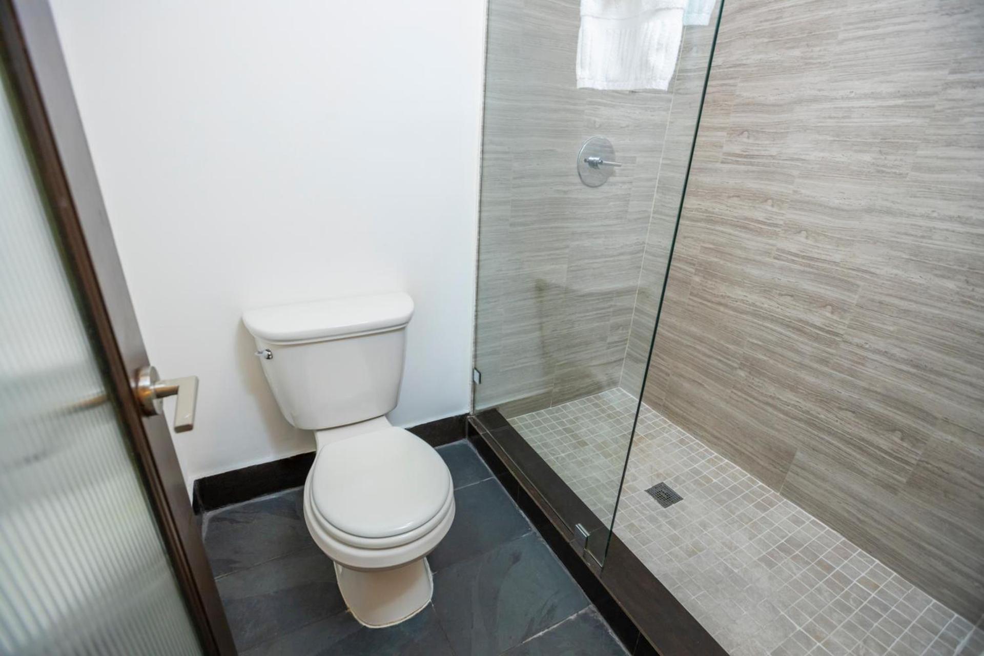 Riviera Suites photo 28