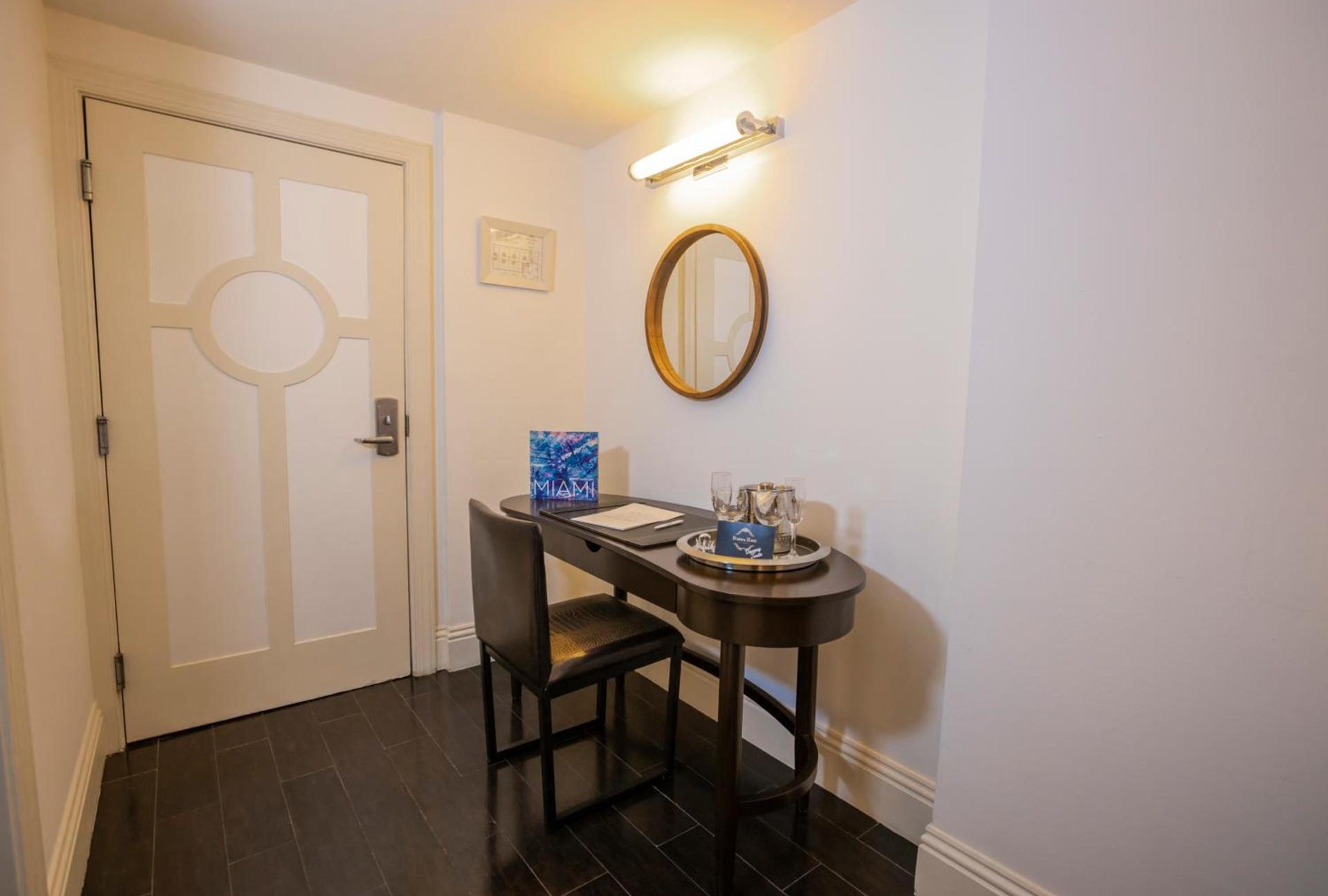 Riviera Suites photo 46