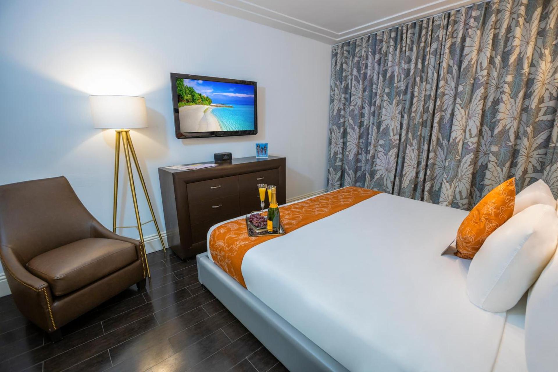 Riviera Suites photo 34