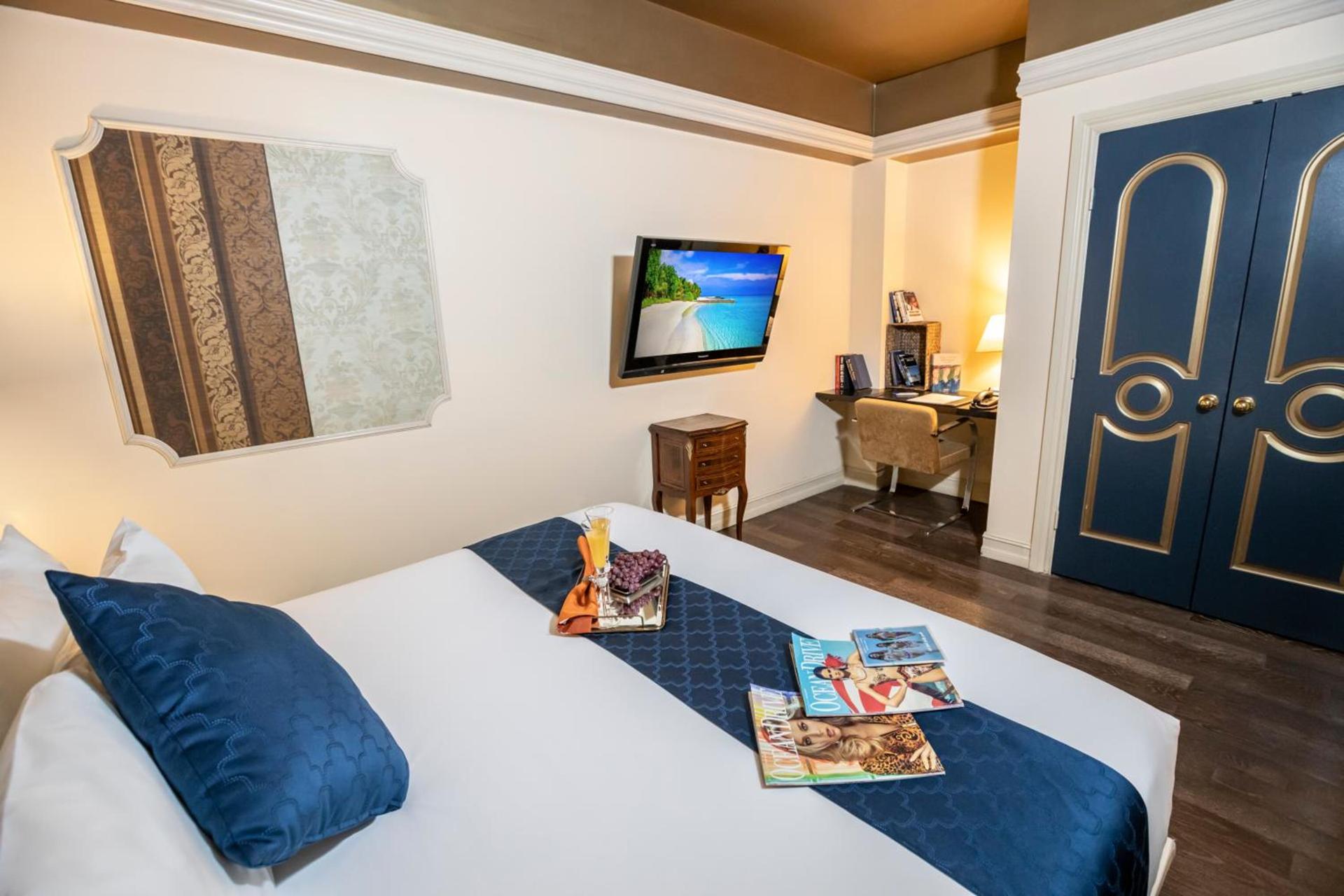 Riviera Suites photo 60
